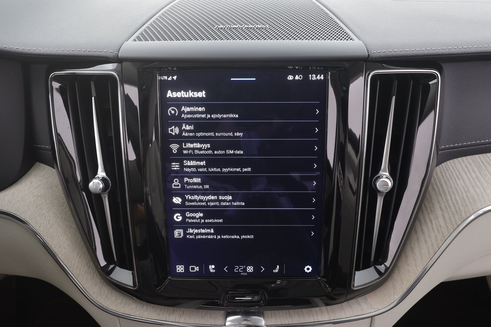 Volvo XC60 2022 T6 AWD Recharge Long Range Inscription - | ACC | Webasto | Koukku | Ilm. muistinahat | Harman/Kardon | 360° | Panorama | Pilot assist | Sporttipenkit | Merkkihuollot | 2x renkaat aluin |