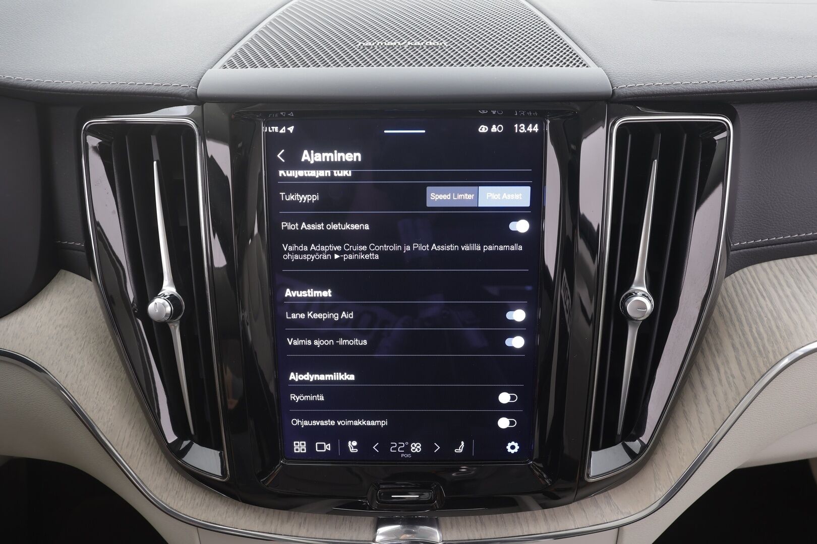 Volvo XC60 2022 T6 AWD Recharge Long Range Inscription - | ACC | Webasto | Koukku | Ilm. muistinahat | Harman/Kardon | 360° | Panorama | Pilot assist | Sporttipenkit | Merkkihuollot | 2x renkaat aluin |