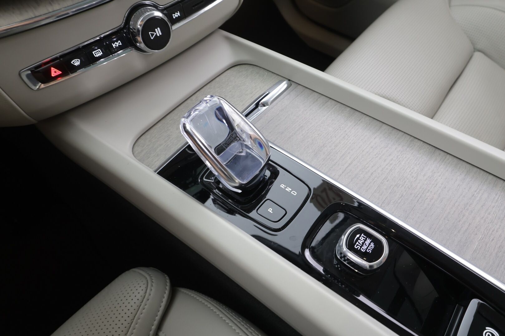 Volvo XC60 2022 T6 AWD Recharge Long Range Inscription - | ACC | Webasto | Koukku | Ilm. muistinahat | Harman/Kardon | 360° | Panorama | Pilot assist | Sporttipenkit | Merkkihuollot | 2x renkaat aluin |