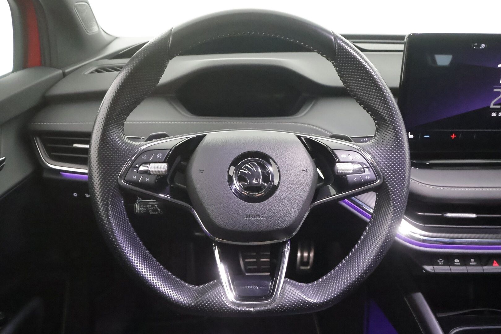 Skoda Enyaq 2022 80x 4x4 SportLine iV - | ACC | ILP | HUD | Koukku | Muistipenkki | Matrix | Crystal Face | Travel Assist | Nahka-alcantara | P.kamera | Keyless | Merkkihuollot | 2x renkaat aluin |