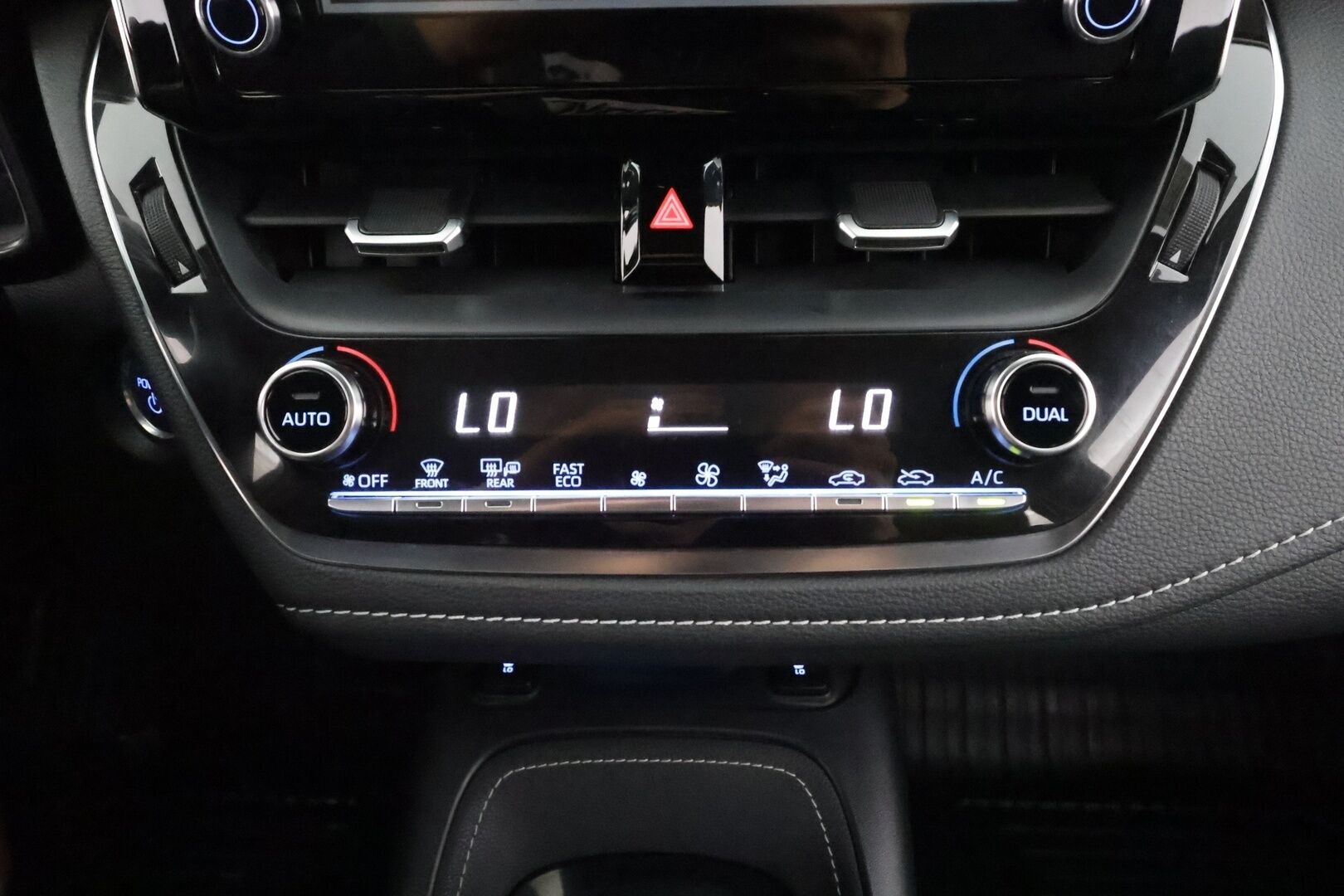 TOYOTA COROLLA 2020 Hatchback 1,8 Hybrid Style - | ACC | LED | P.Kamera | Ratinlämmitys | Digimittaristo | Apple&Android | Kahdet Renkaat |