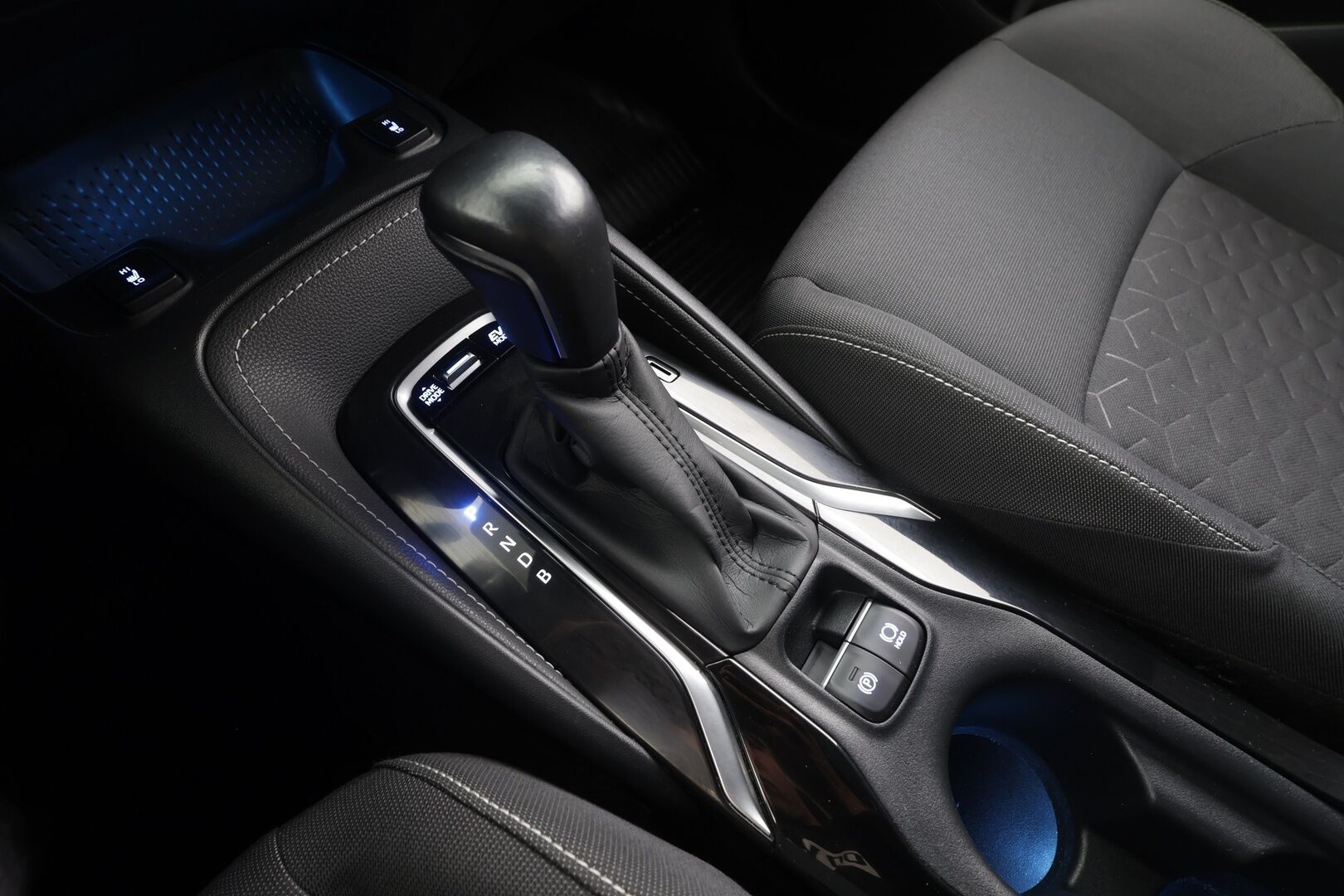 TOYOTA COROLLA 2020 Hatchback 1,8 Hybrid Style - | ACC | LED | P.Kamera | Ratinlämmitys | Digimittaristo | Apple&Android | Kahdet Renkaat |