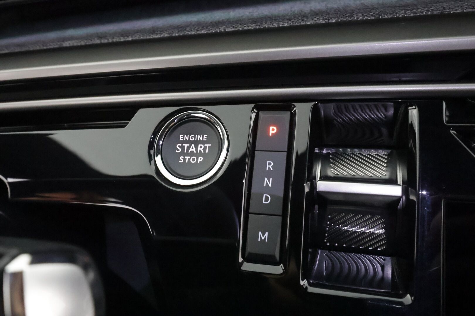 PEUGEOT 5008 2025 GT Hybrid 145 Automaatti 7p - | ACC | LED | 360-Kamera | Puolinahat | Widescreen | Keyless | Apple&Android | Kahdet Renkaat | Merkkihuollettu |