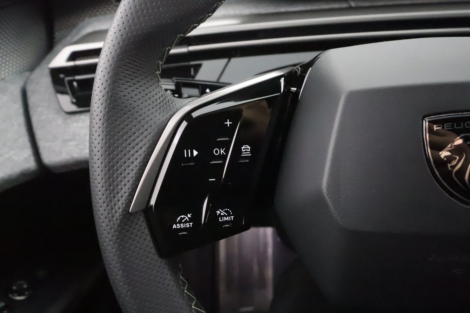 PEUGEOT 5008 2025 GT Hybrid 145 Automaatti 7p - | ACC | LED | 360-Kamera | Puolinahat | Widescreen | Keyless | Apple&Android | Kahdet Renkaat | Merkkihuollettu |