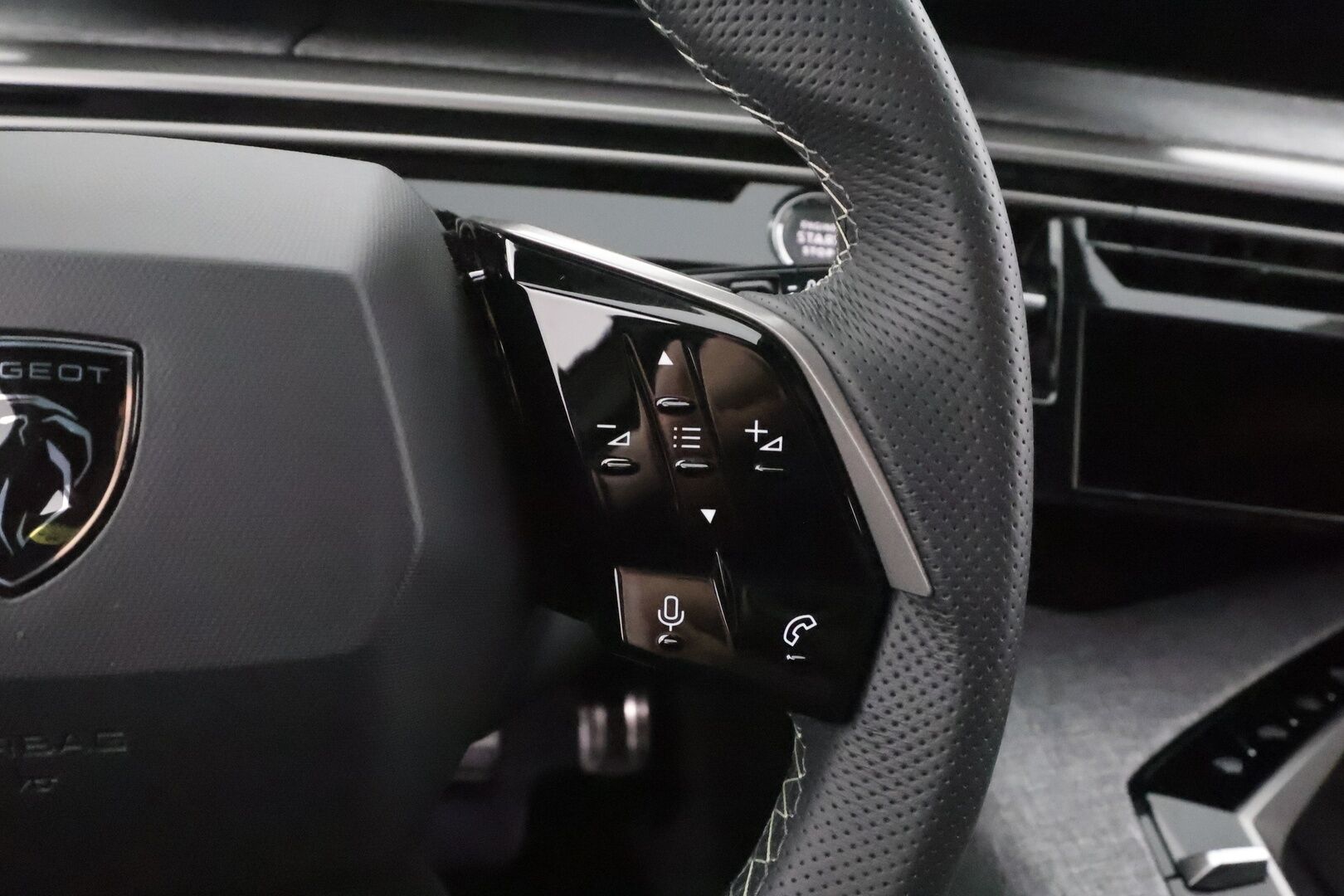 PEUGEOT 5008 2025 GT Hybrid 145 Automaatti 7p - | ACC | LED | 360-Kamera | Puolinahat | Widescreen | Keyless | Apple&Android | Kahdet Renkaat | Merkkihuollettu |
