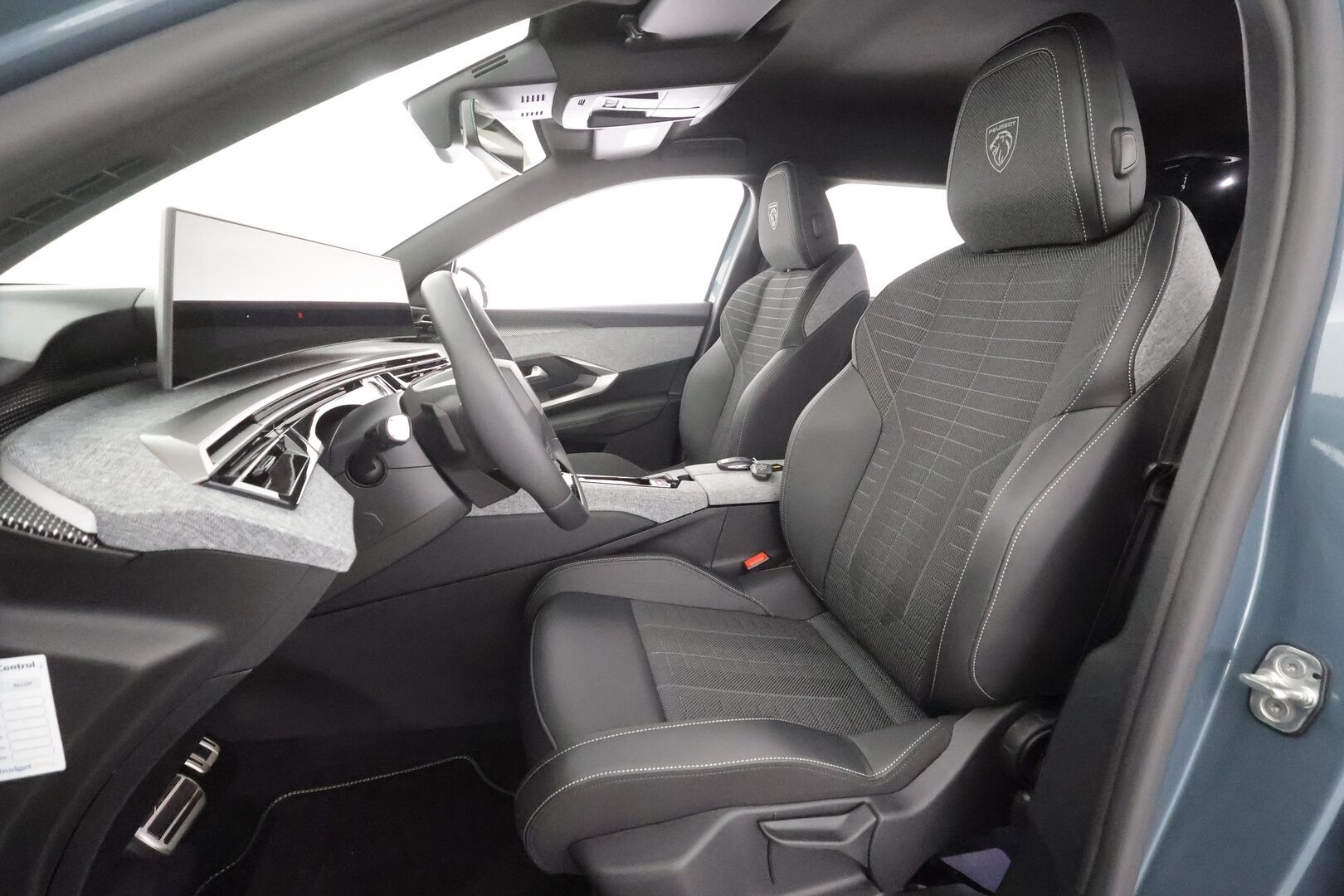 PEUGEOT 5008 2025 GT Hybrid 145 Automaatti 7p - | ACC | LED | 360-Kamera | Puolinahat | Widescreen | Keyless | Apple&Android | Kahdet Renkaat | Merkkihuollettu |
