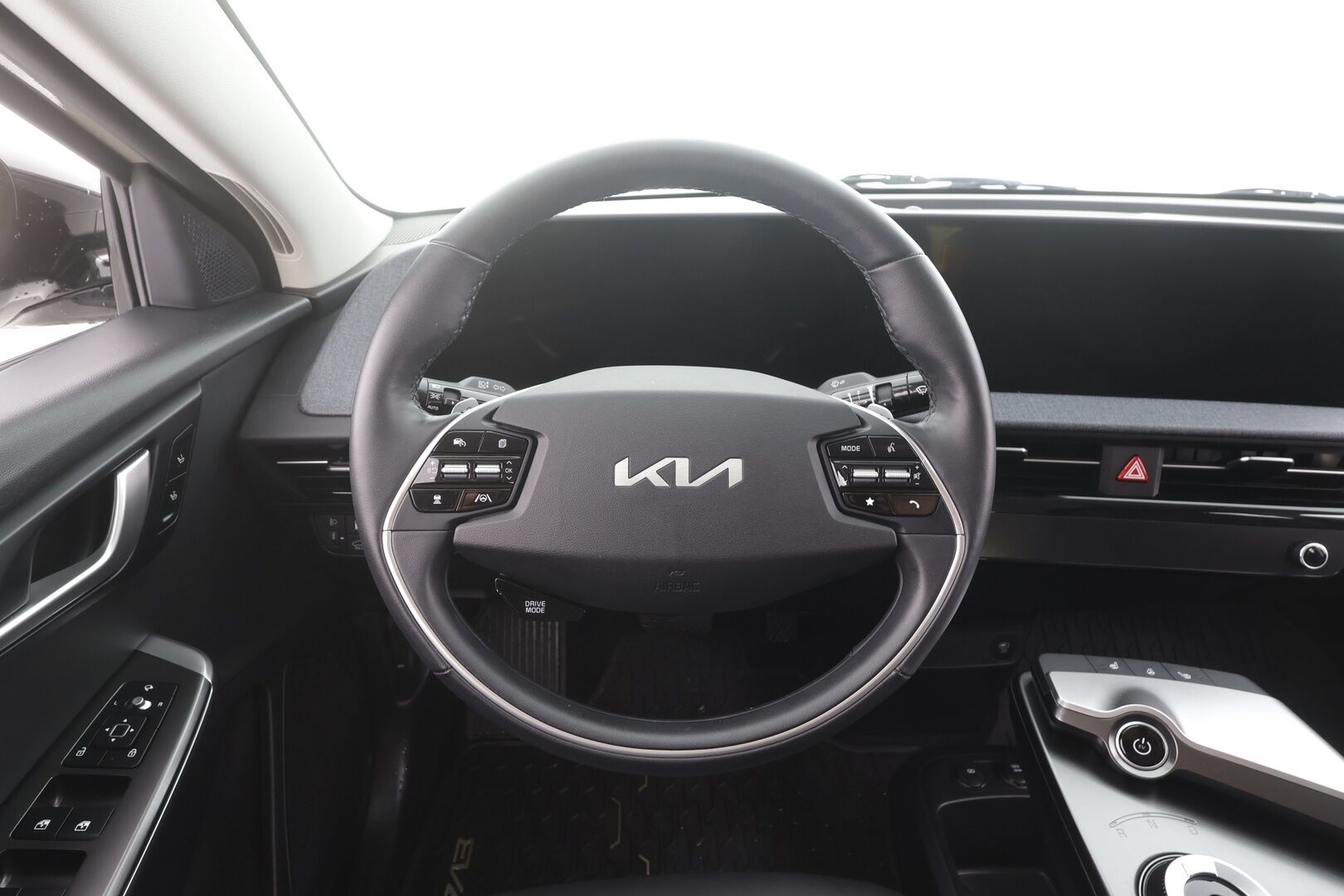 KIA EV6 2023 RWD 77 kWh 229 hv - | ACC | ILP | LED | P.Kamera | Ratinlämmitys | Puolinahat | Widescreen | Apple&Android | Merkkihuollettu | Kahdet Renkaat |