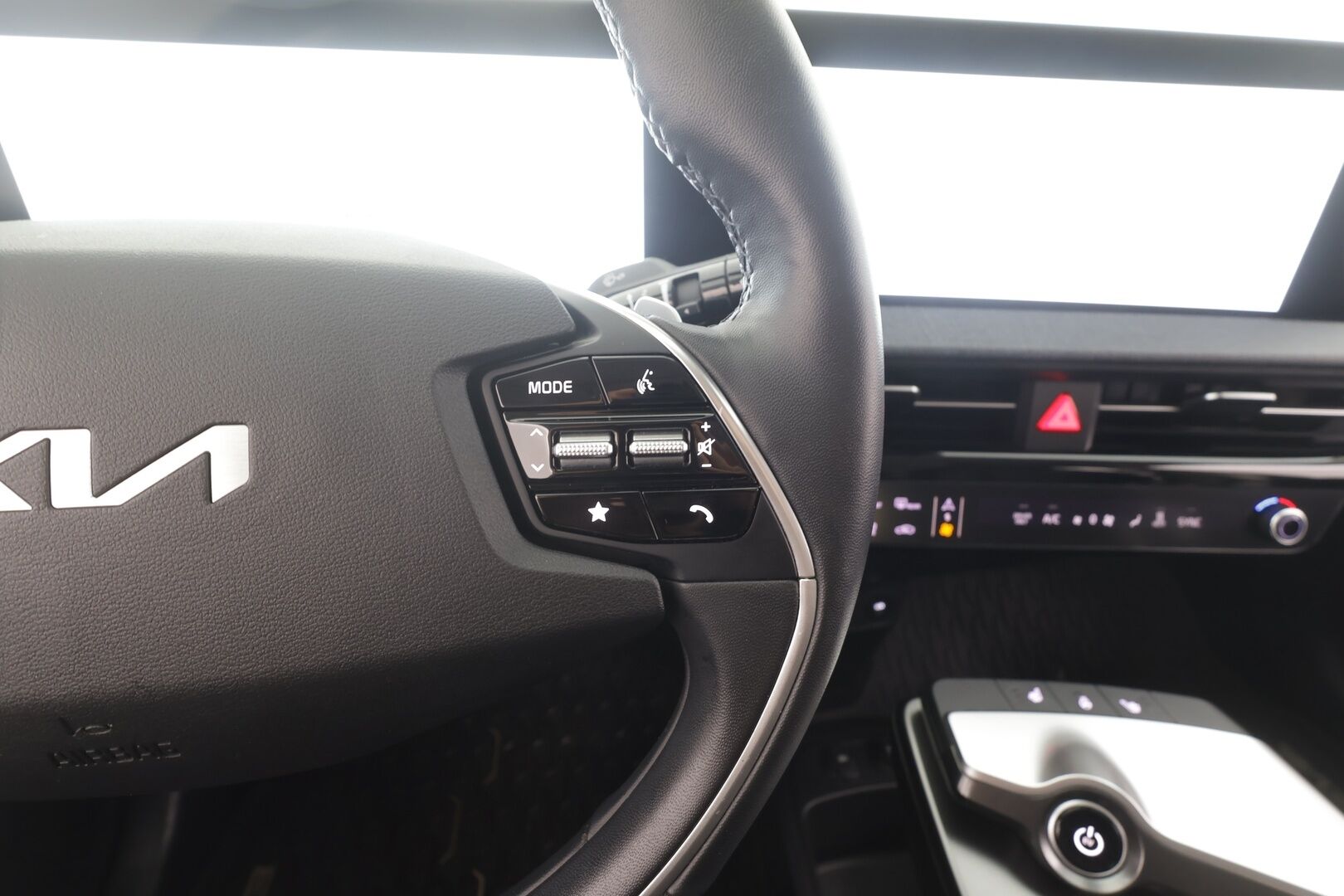 KIA EV6 2023 RWD 77 kWh 229 hv - | ACC | ILP | LED | P.Kamera | Ratinlämmitys | Puolinahat | Widescreen | Apple&Android | Merkkihuollettu | Kahdet Renkaat |
