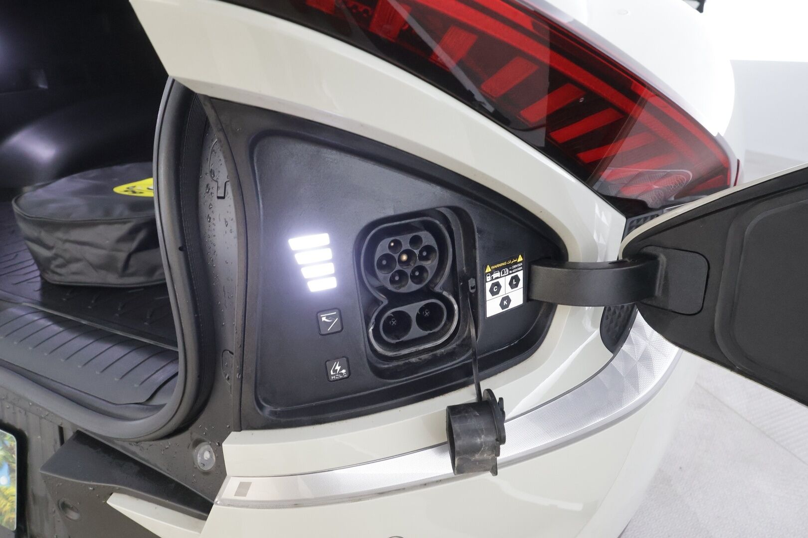 KIA EV6 2023 RWD 77 kWh 229 hv - | ACC | ILP | LED | P.Kamera | Ratinlämmitys | Puolinahat | Widescreen | Apple&Android | Merkkihuollettu | Kahdet Renkaat |