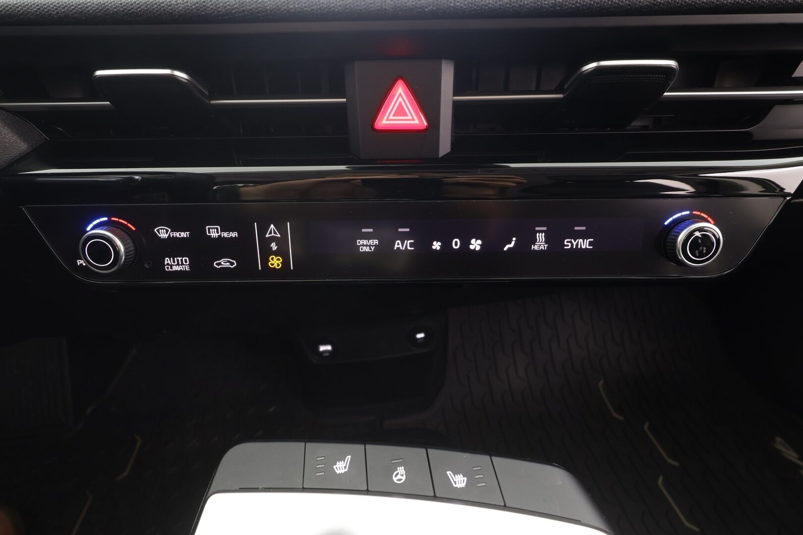 KIA EV6 2023 RWD 77 kWh 229 hv - | ACC | ILP | LED | P.Kamera | Ratinlämmitys | Puolinahat | Widescreen | Apple&Android | Merkkihuollettu | Kahdet Renkaat |