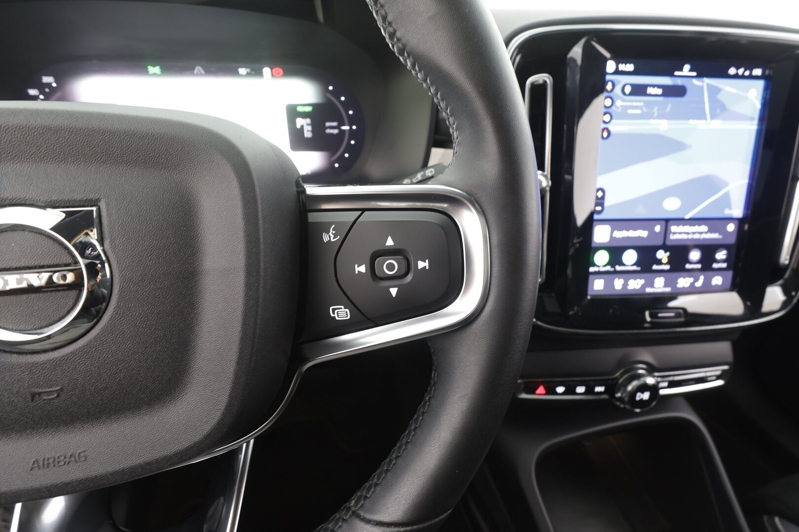 Volvo XC40 2023 Recharge Twin Ultimate - | ACC | ILP | Koukku | H/K | Panorama | 360° | Muistipenkki | Sporttipenkit | Pilot Assist | BLIS | Keyless | Merkkihuollot | ALV |