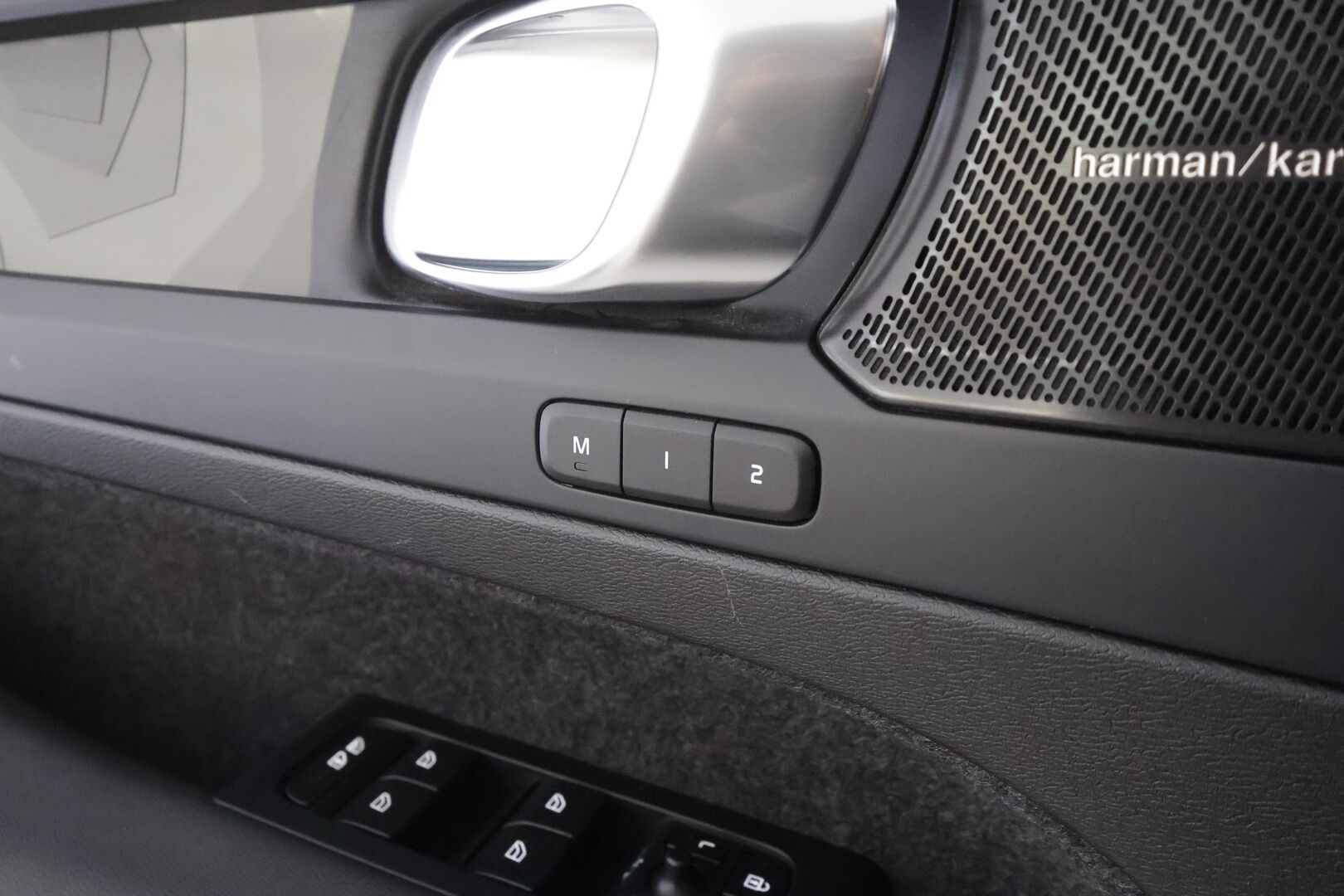 Volvo XC40 2023 Recharge Twin Ultimate - | ACC | ILP | Koukku | H/K | Panorama | 360° | Muistipenkki | Sporttipenkit | Pilot Assist | BLIS | Keyless | Merkkihuollot | ALV |