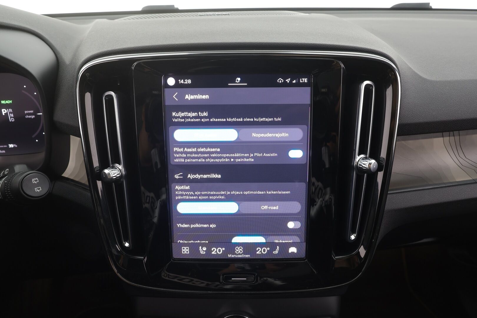 Volvo XC40 2023 Recharge Twin Ultimate - | ACC | ILP | Koukku | H/K | Panorama | 360° | Muistipenkki | Sporttipenkit | Pilot Assist | BLIS | Keyless | Merkkihuollot | ALV |
