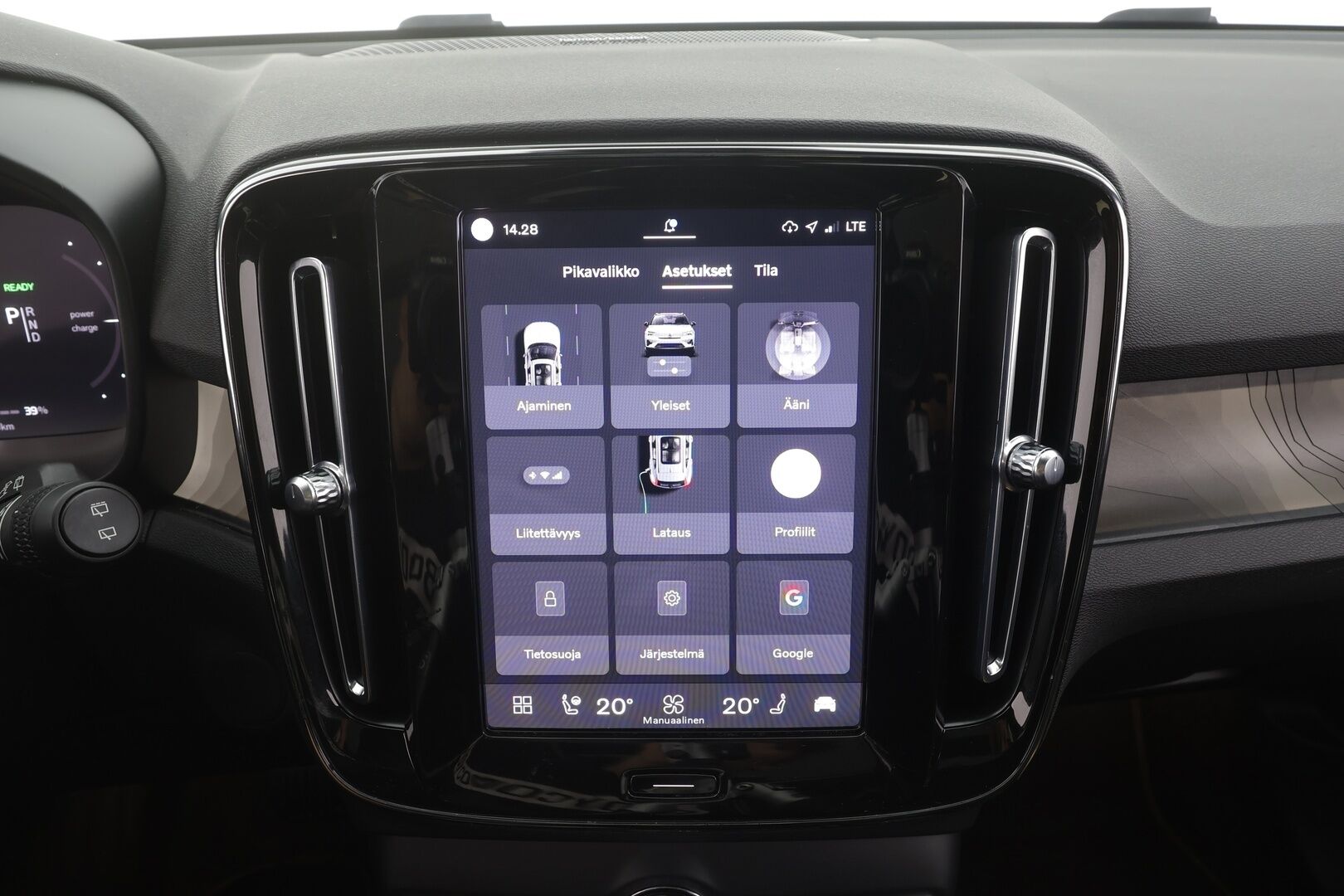 Volvo XC40 2023 Recharge Twin Ultimate - | ACC | ILP | Koukku | H/K | Panorama | 360° | Muistipenkki | Sporttipenkit | Pilot Assist | BLIS | Keyless | Merkkihuollot | ALV |