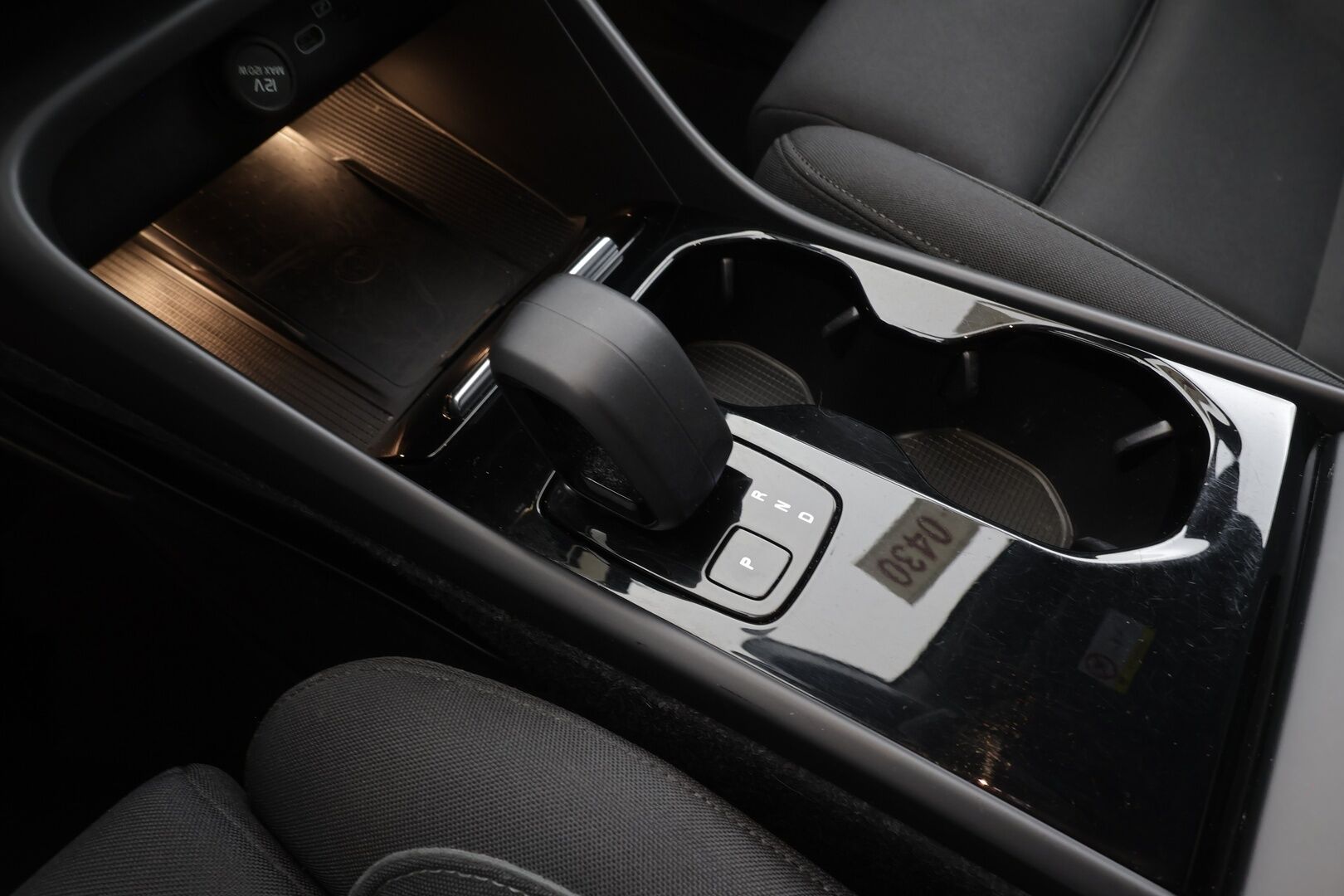 Volvo XC40 2022 P6 Recharge Plus - | ACC | ILP | Koukku | Muistipenkki | Sporttipenkit | Pilot Assist | P.kamera | BLIS | Keyless | Sähk. takaluukku | 2x renkaat aluin | Merkkihuollot | 