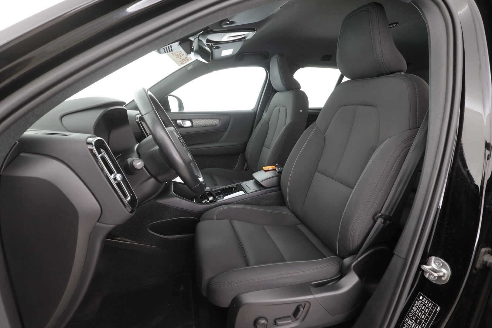 Volvo XC40 2022 P6 Recharge Plus - | ACC | ILP | Koukku | Muistipenkki | Sporttipenkit | Pilot Assist | P.kamera | BLIS | Keyless | Sähk. takaluukku | 2x renkaat aluin | Merkkihuollot | 
