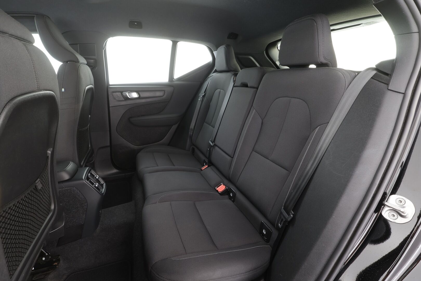 Volvo XC40 2022 P6 Recharge Plus - | ACC | ILP | Koukku | Muistipenkki | Sporttipenkit | Pilot Assist | P.kamera | BLIS | Keyless | Sähk. takaluukku | 2x renkaat aluin | Merkkihuollot | 