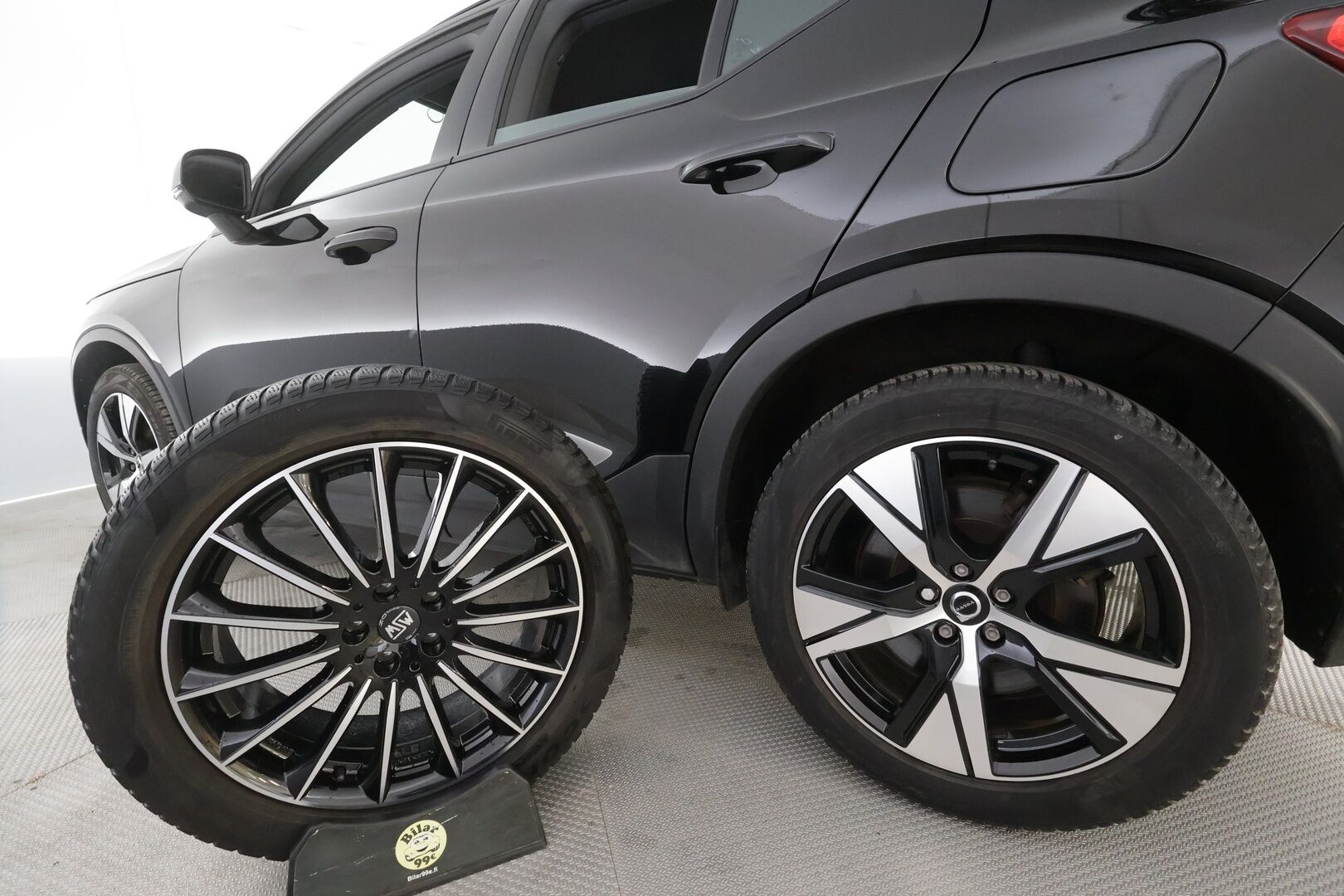 Volvo XC40 2022 P6 Recharge Plus - | ACC | ILP | Koukku | Muistipenkki | Sporttipenkit | Pilot Assist | P.kamera | BLIS | Keyless | Sähk. takaluukku | 2x renkaat aluin | Merkkihuollot | 