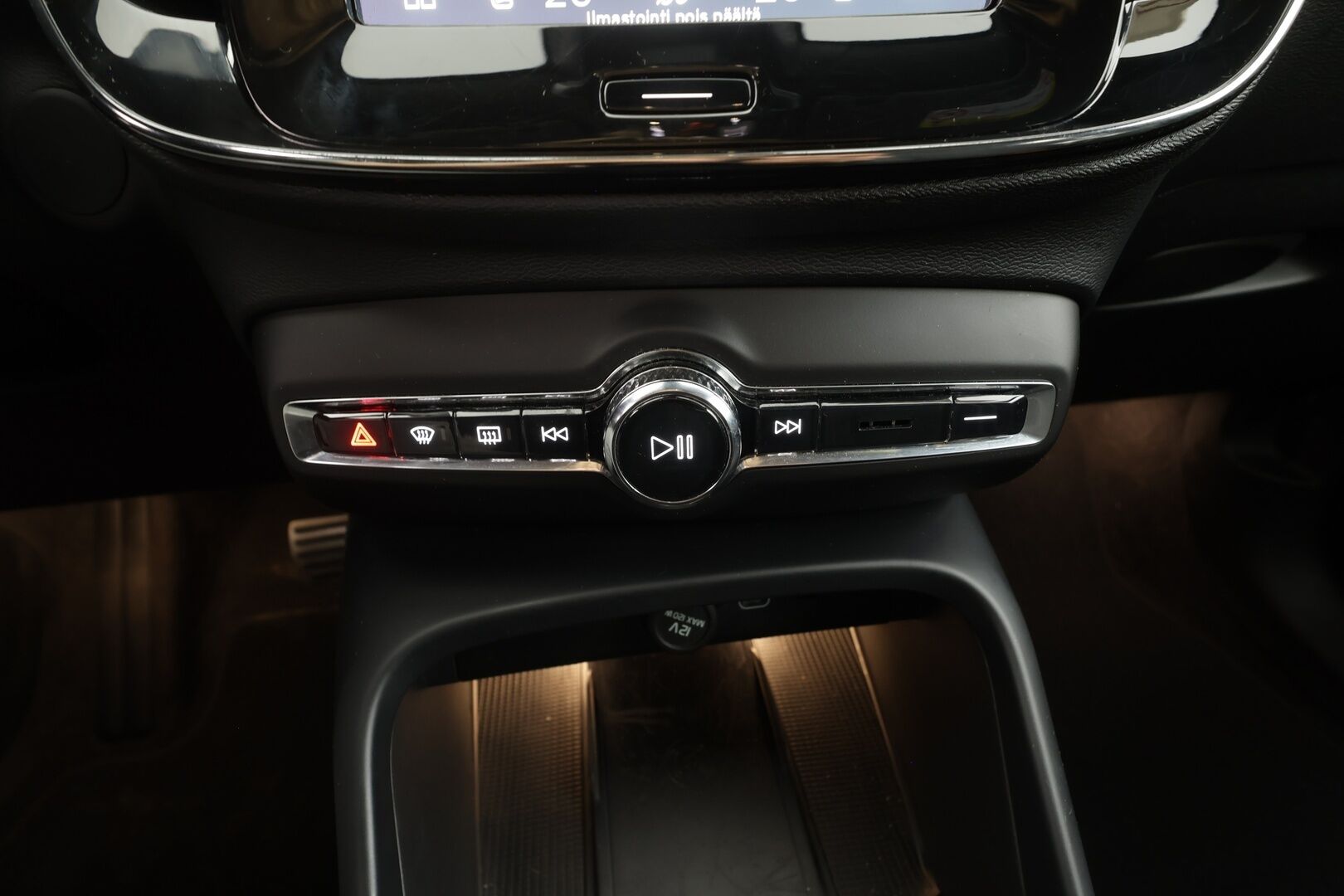 Volvo XC40 2022 P6 Recharge Plus - | ACC | ILP | Koukku | Muistipenkki | Sporttipenkit | Pilot Assist | P.kamera | BLIS | Keyless | Sähk. takaluukku | 2x renkaat aluin | Merkkihuollot | 