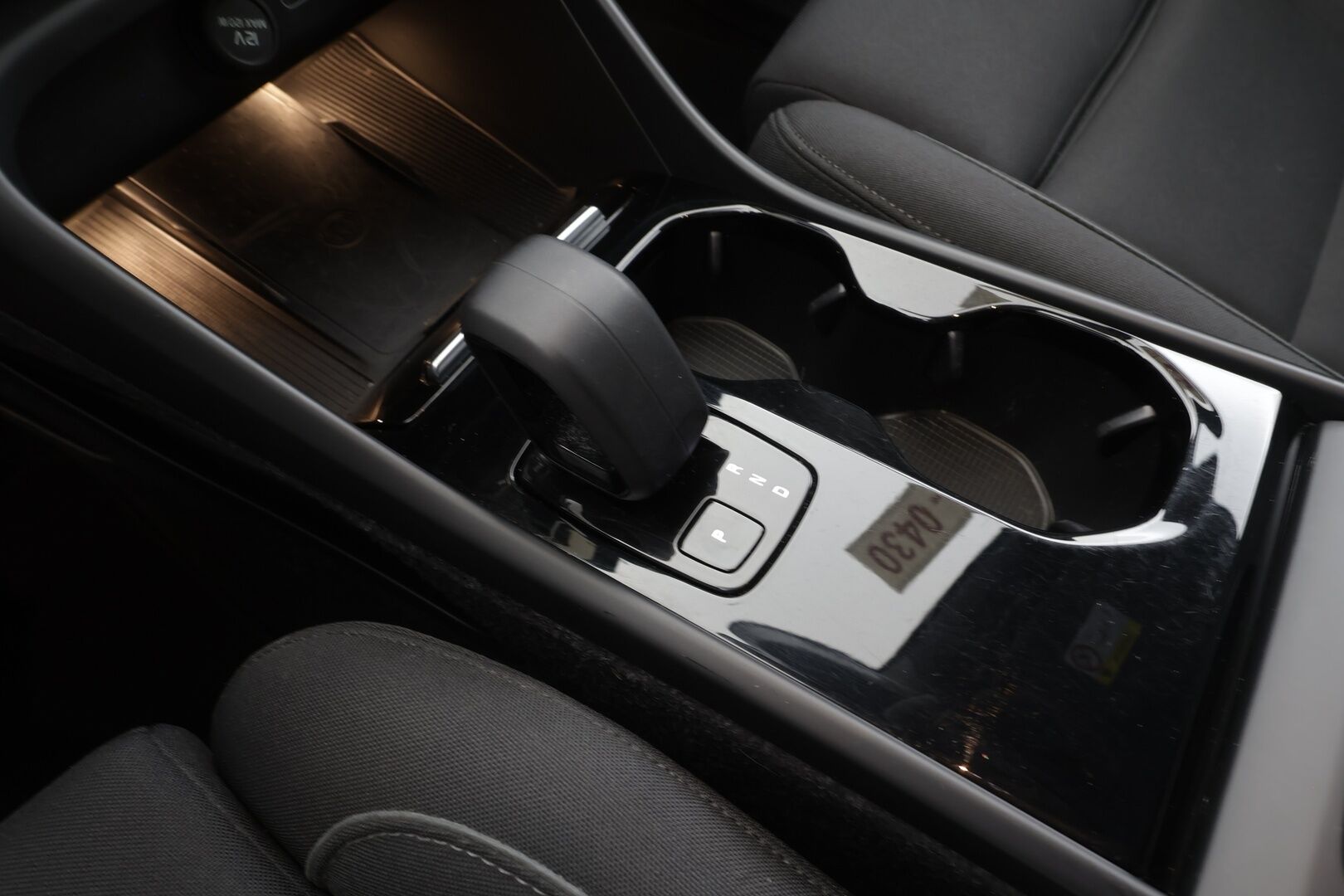 Volvo XC40 2022 P6 Recharge Plus - | ACC | ILP | Koukku | Muistipenkki | Sporttipenkit | Pilot Assist | P.kamera | BLIS | Keyless | Sähk. takaluukku | 2x renkaat aluin | Merkkihuollot | 