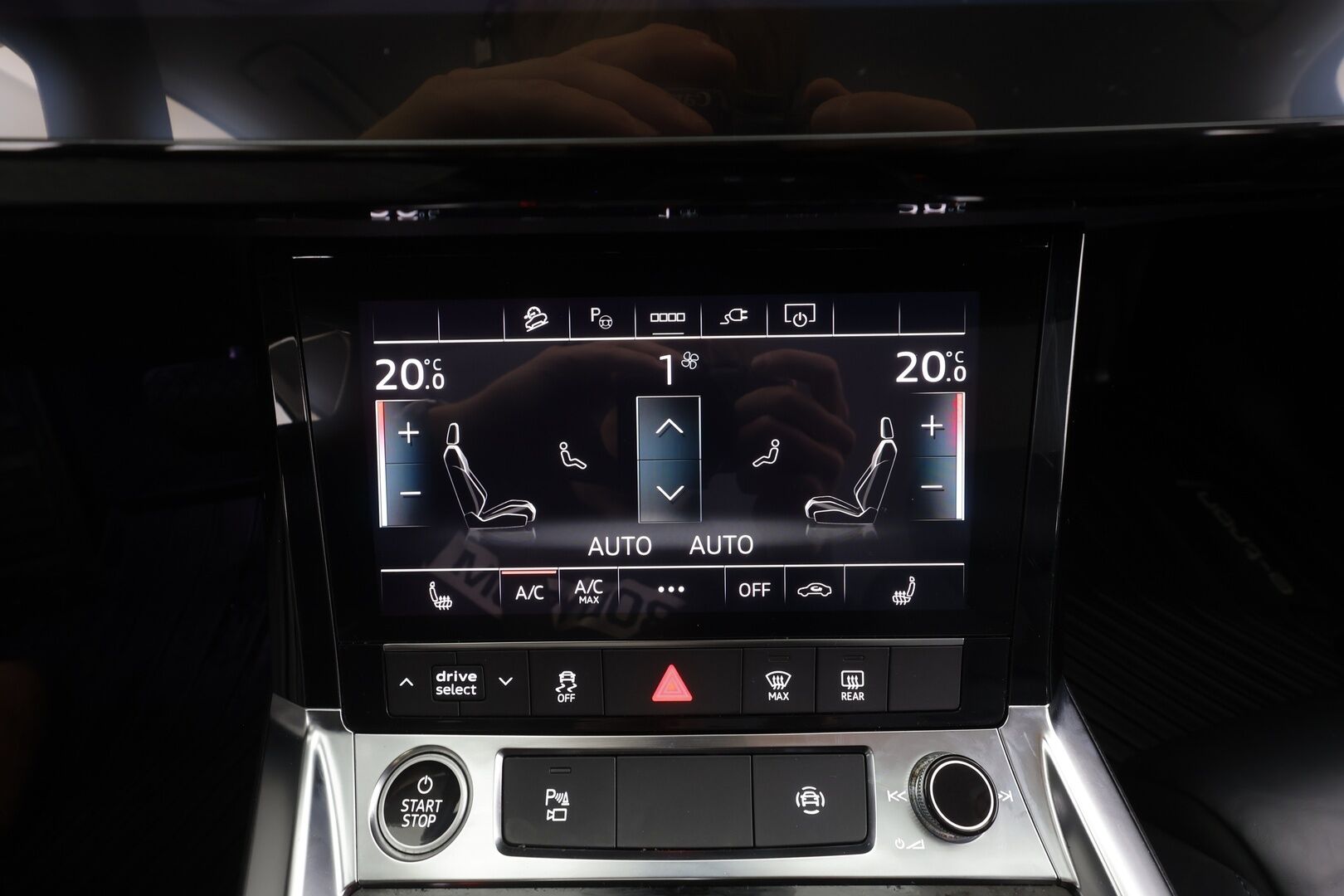 AUDI E-TRON 2023 95kWh 55 Quattro 408hv - | ACC | Lisälämmitin | Koukku | Muistipenkki | P.Kamera | Sporttinahat | Apple&Android | Merkkihuollettu | Kahdet Renkaat | Koti & Kauppalaturi |