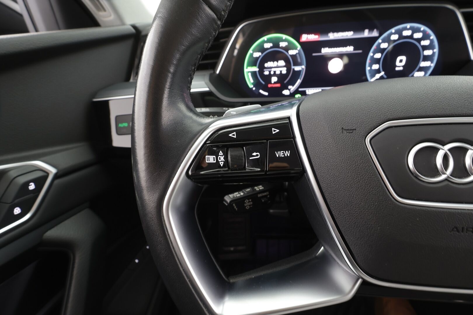 AUDI E-TRON 2023 95kWh 55 Quattro 408hv - | ACC | Lisälämmitin | Koukku | Muistipenkki | P.Kamera | Sporttinahat | Apple&Android | Merkkihuollettu | Kahdet Renkaat | Koti & Kauppalaturi |
