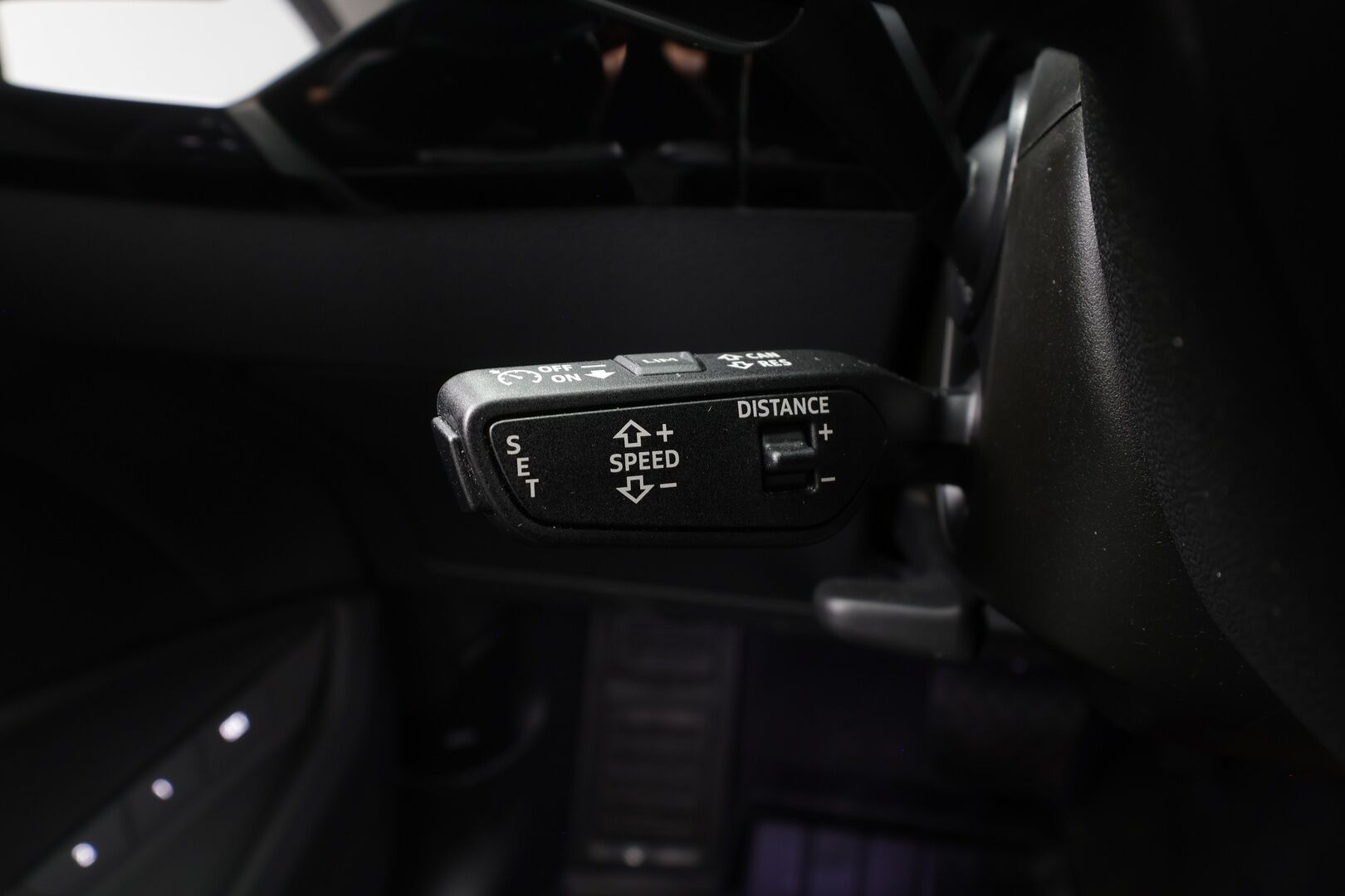 AUDI E-TRON 2023 95kWh 55 Quattro 408hv - | ACC | Lisälämmitin | Koukku | Muistipenkki | P.Kamera | Sporttinahat | Apple&Android | Merkkihuollettu | Kahdet Renkaat | Koti & Kauppalaturi |