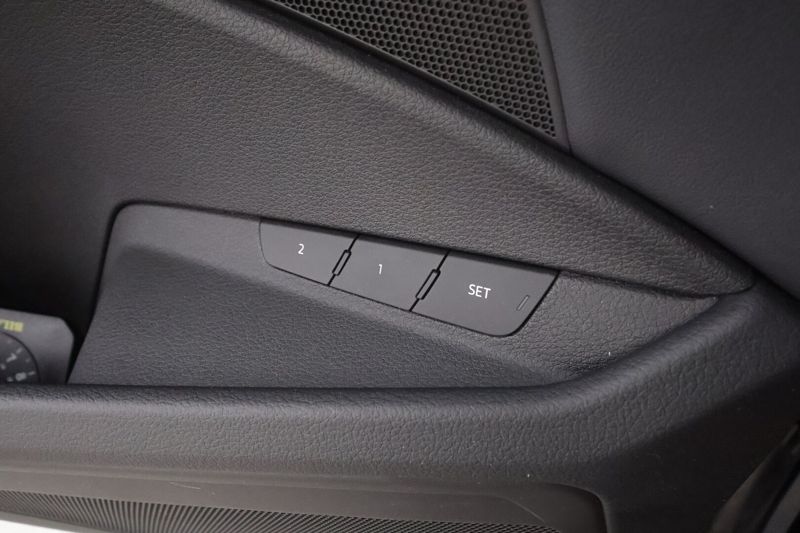 AUDI E-TRON 2023 95kWh 55 Quattro 408hv - | ACC | Lisälämmitin | Koukku | Muistipenkki | P.Kamera | Sporttinahat | Apple&Android | Merkkihuollettu | Kahdet Renkaat | Koti & Kauppalaturi |
