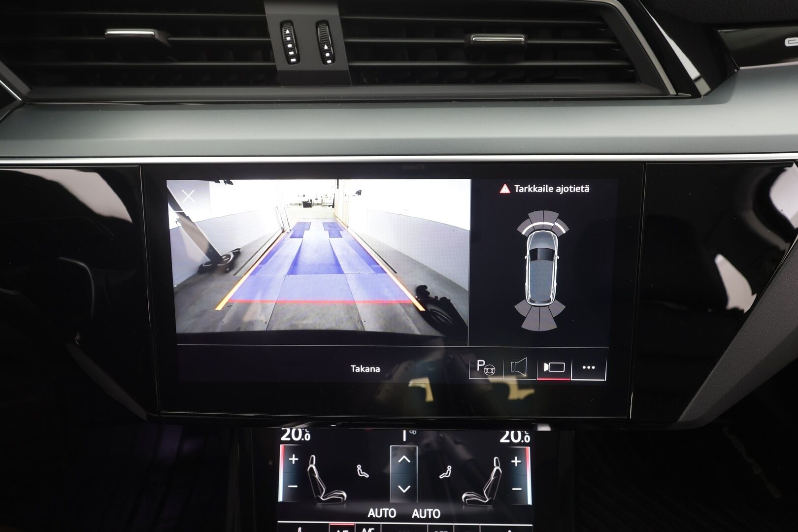 AUDI E-TRON 2023 95kWh 55 Quattro 408hv - | ACC | Lisälämmitin | Koukku | Muistipenkki | P.Kamera | Sporttinahat | Apple&Android | Merkkihuollettu | Kahdet Renkaat | Koti & Kauppalaturi |