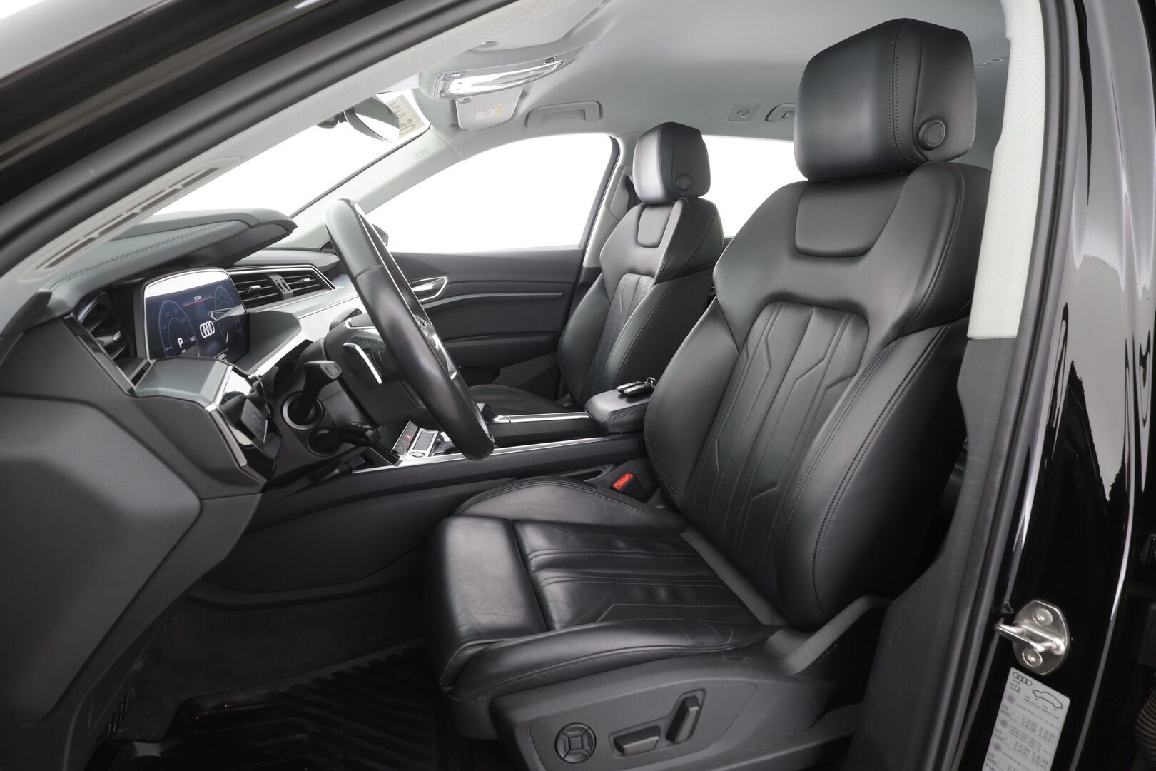 AUDI E-TRON 2023 95kWh 55 Quattro 408hv - | ACC | Lisälämmitin | Koukku | Muistipenkki | P.Kamera | Sporttinahat | Apple&Android | Merkkihuollettu | Kahdet Renkaat | Koti & Kauppalaturi |