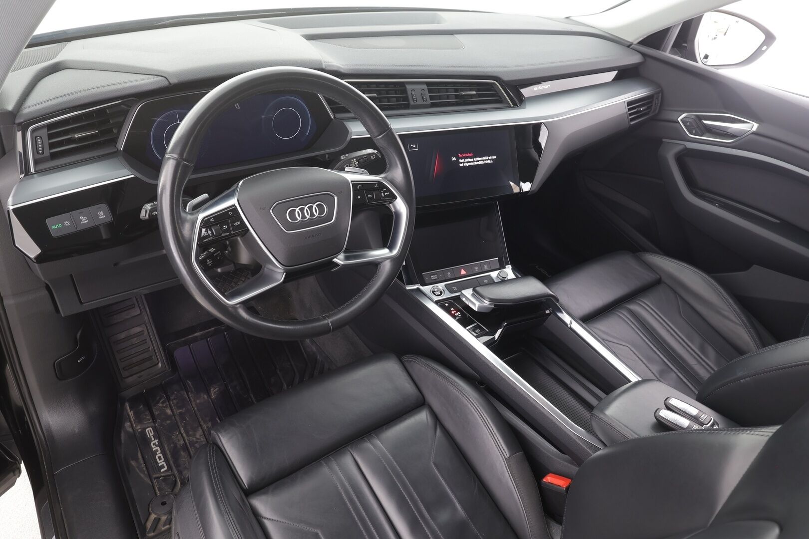 AUDI E-TRON 2023 95kWh 55 Quattro 408hv - | ACC | Lisälämmitin | Koukku | Muistipenkki | P.Kamera | Sporttinahat | Apple&Android | Merkkihuollettu | Kahdet Renkaat | Koti & Kauppalaturi |
