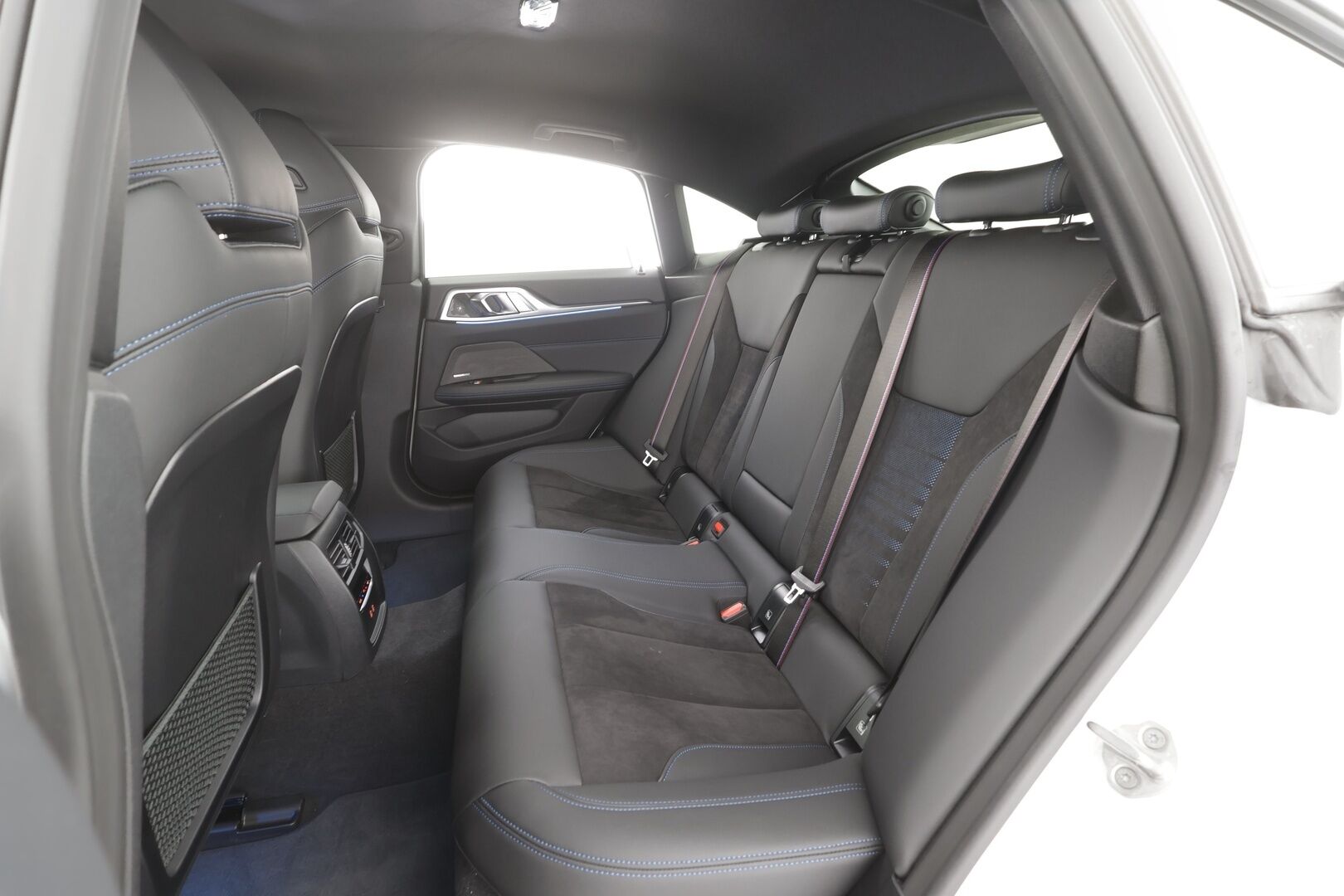 BMW I4 M50 2024 M50 Charged Plus - | ACC | Lisälämmitin | Koukku | H/K | Widescreen | HUD | Muistipenkki | 360-Kamera | LED | Sporttinahat | Comfort access | Apple&Android | Merkkihuollettu | Kahdet Renkaat |