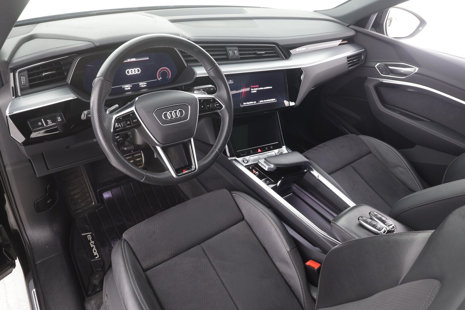 AUDI Q8 E-TRON 2024 55 Quattro S-Line - | ACC | Lisälämmitin | Koukku | Matrix-LED | Panorama | Ilma-alusta | B&O | Muistipenkki | 360-kamera | Keyless | Kahdet Renkaat | Merkkihuollettu |