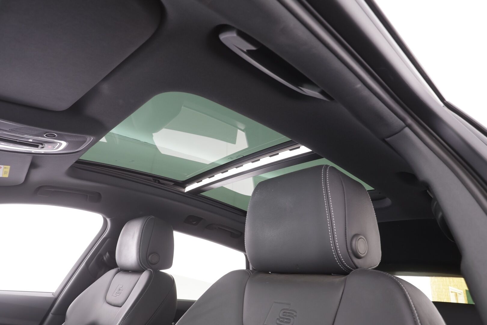 AUDI Q8 E-TRON 2024 55 Quattro S-Line - | ACC | Lisälämmitin | Koukku | Matrix-LED | Panorama | Ilma-alusta | B&O | Muistipenkki | 360-kamera | Keyless | Kahdet Renkaat | Merkkihuollettu |