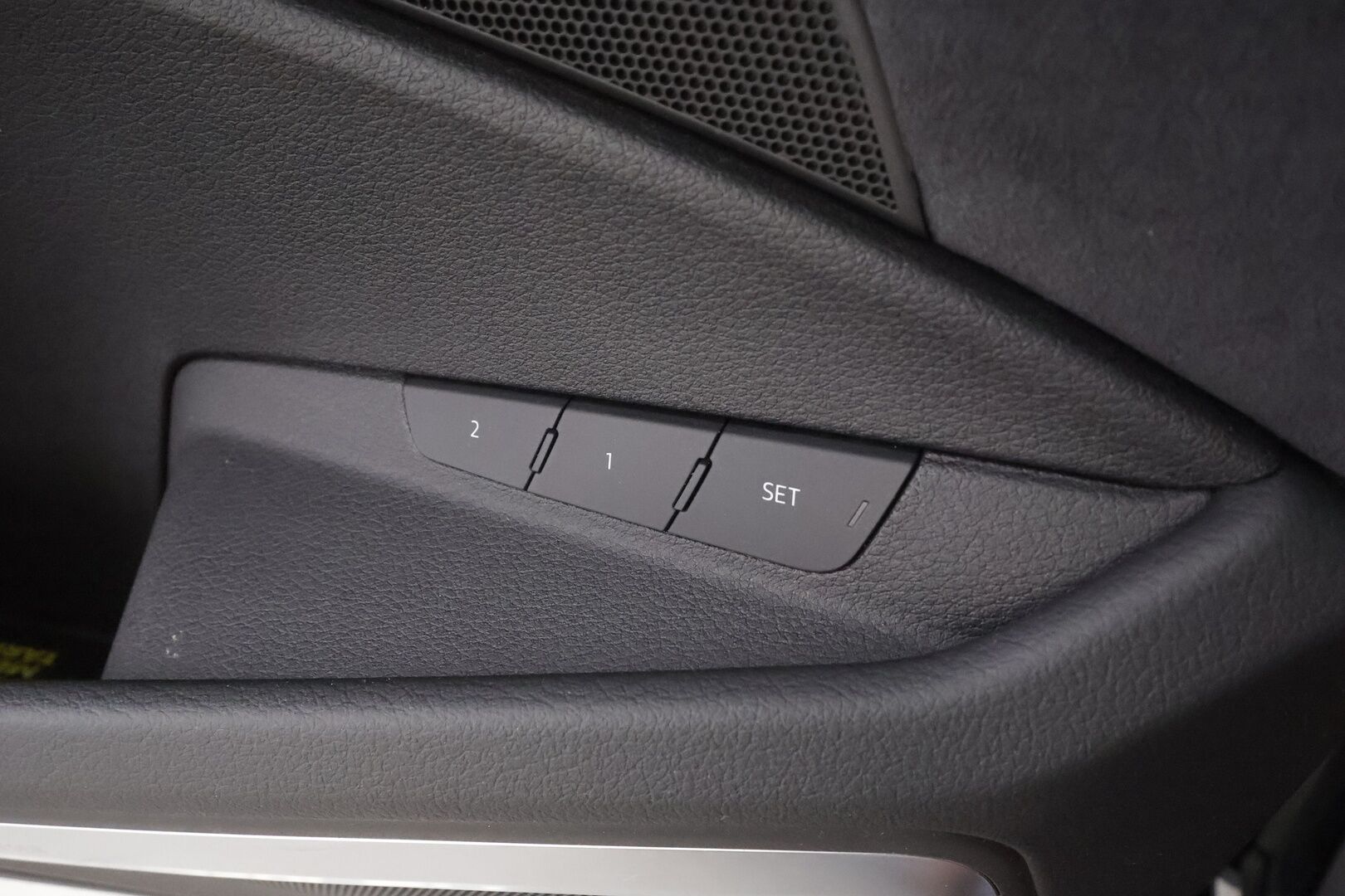 AUDI Q8 E-TRON 2024 55 Quattro S-Line - | ACC | Lisälämmitin | Koukku | Matrix-LED | Panorama | Ilma-alusta | B&O | Muistipenkki | 360-kamera | Keyless | Kahdet Renkaat | Merkkihuollettu |
