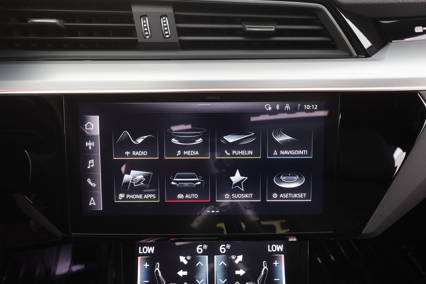 AUDI Q8 E-TRON 2024 55 Quattro S-Line - | ACC | Lisälämmitin | Koukku | Matrix-LED | Panorama | Ilma-alusta | B&O | Muistipenkki | 360-kamera | Keyless | Kahdet Renkaat | Merkkihuollettu |
