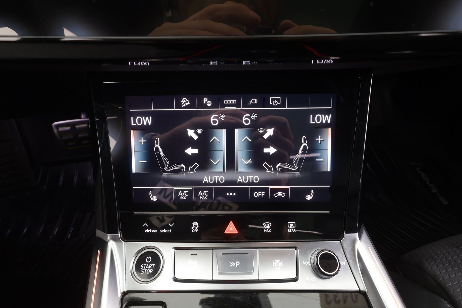 AUDI Q8 E-TRON 2024 55 Quattro S-Line - | ACC | Lisälämmitin | Koukku | Matrix-LED | Panorama | Ilma-alusta | B&O | Muistipenkki | 360-kamera | Keyless | Kahdet Renkaat | Merkkihuollettu |