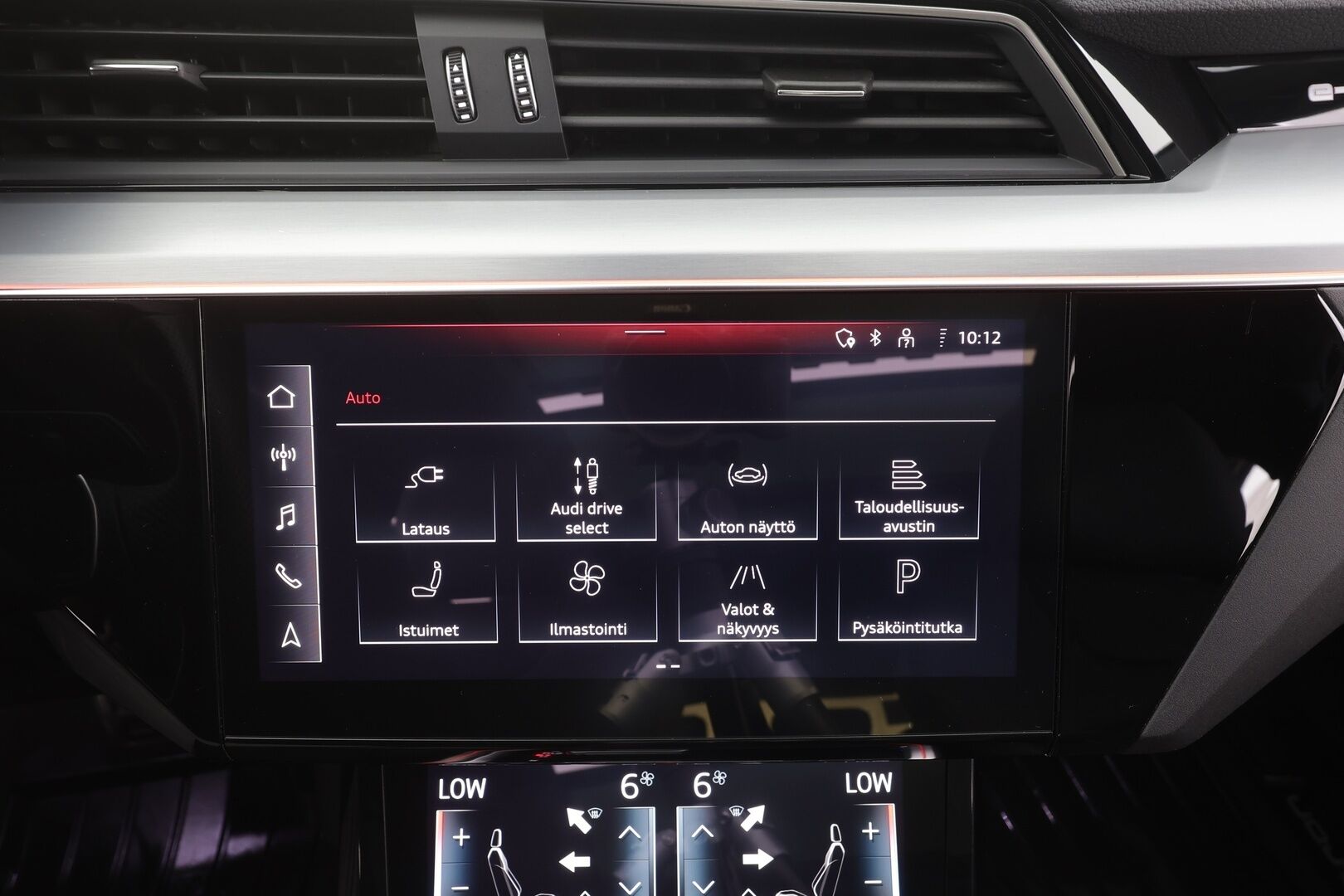 AUDI Q8 E-TRON 2024 55 Quattro S-Line - | ACC | Lisälämmitin | Koukku | Matrix-LED | Panorama | Ilma-alusta | B&O | Muistipenkki | 360-kamera | Keyless | Kahdet Renkaat | Merkkihuollettu |