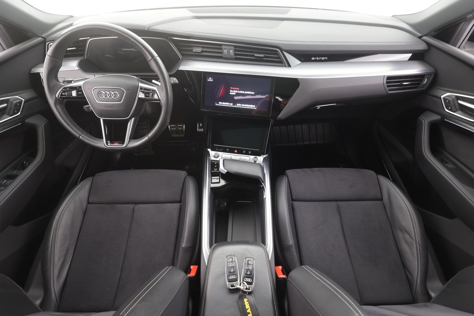 AUDI Q8 E-TRON 2024 55 Quattro S-Line - | ACC | Lisälämmitin | Koukku | Matrix-LED | Panorama | Ilma-alusta | B&O | Muistipenkki | 360-kamera | Keyless | Kahdet Renkaat | Merkkihuollettu |