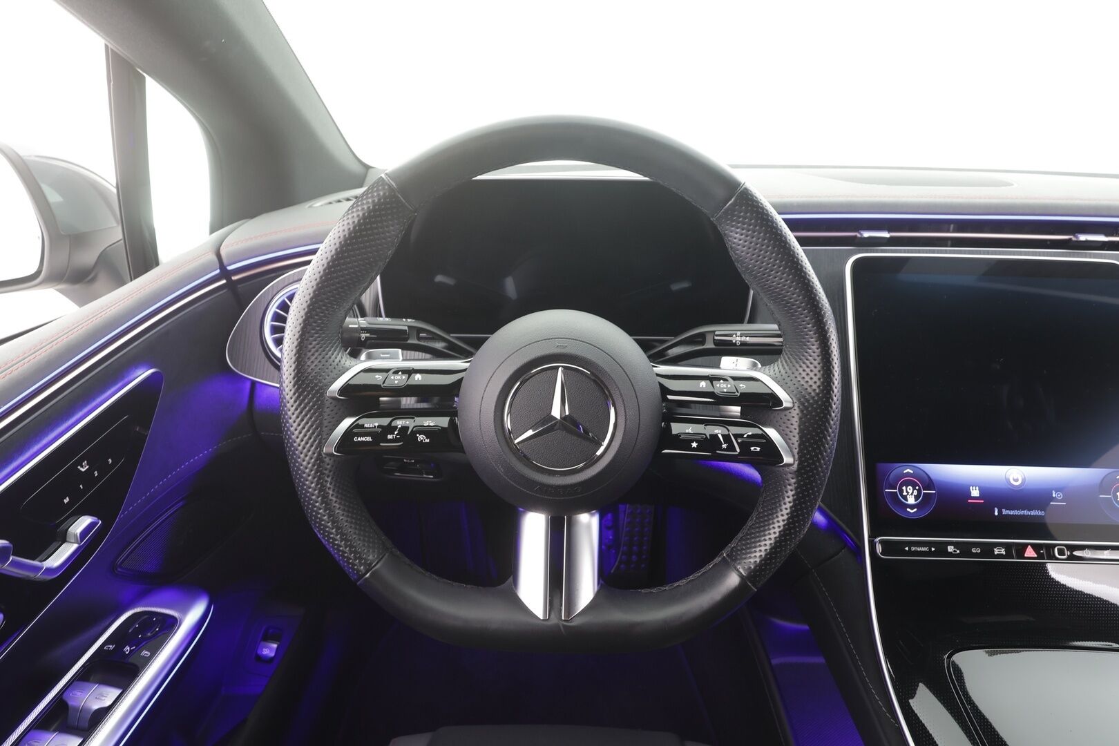 MERCEDES-BENZ EQE 2023 350 4Matic AMG-Line - | Distronic Pro | Koukku | P.Kamera |  Burmester | High Performance audio | Muistipenkit | Ratinlämmitys | Puolinahat | Keyless | Apple&Android | Kahdet Renkaat |