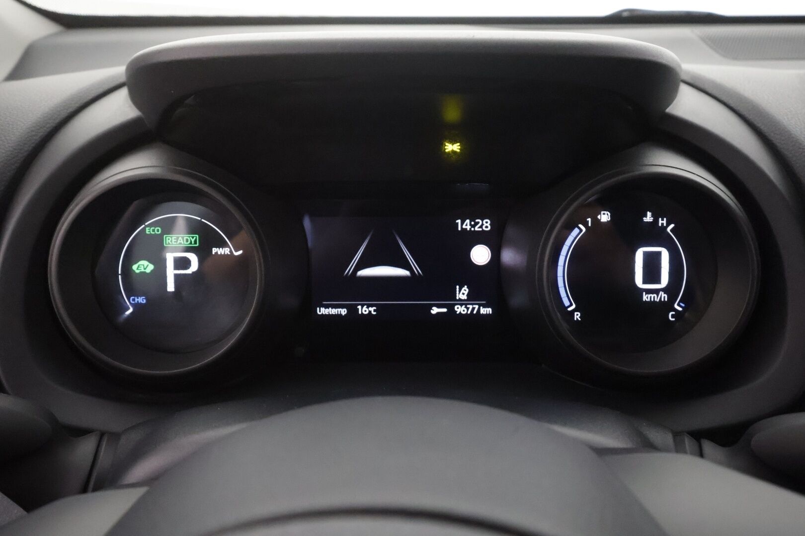 TOYOTA YARIS CROSS 2023 1,5 Hybrid AWD-i Active Business - | ACC | LTA | Lohko + sisälämmitin | P.kamera | Apple & Android | BT | Lämm. ratti | Aut. pitkät | Aut. ilmastointi | 2x renkaat aluin | 