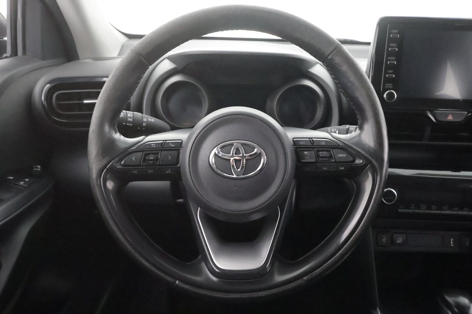 TOYOTA YARIS CROSS 2023 1,5 Hybrid AWD-i Active Business - | ACC | LTA | Lohko + sisälämmitin | P.kamera | Apple & Android | BT | Lämm. ratti | Aut. pitkät | Aut. ilmastointi | 2x renkaat aluin | 