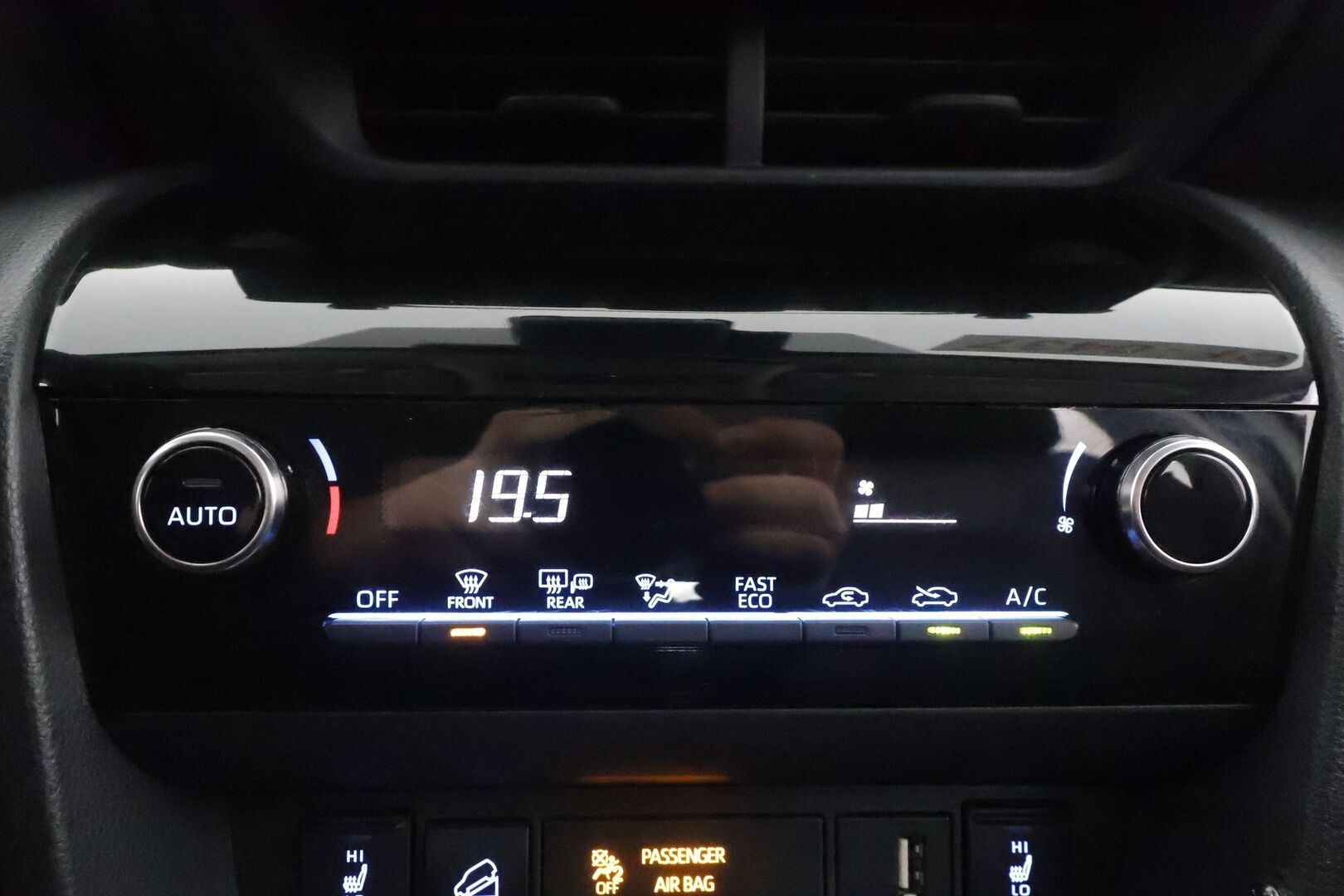 TOYOTA YARIS CROSS 2023 1,5 Hybrid AWD-i Active Business - | ACC | LTA | Lohko + sisälämmitin | P.kamera | Apple & Android | BT | Lämm. ratti | Aut. pitkät | Aut. ilmastointi | 2x renkaat aluin | 