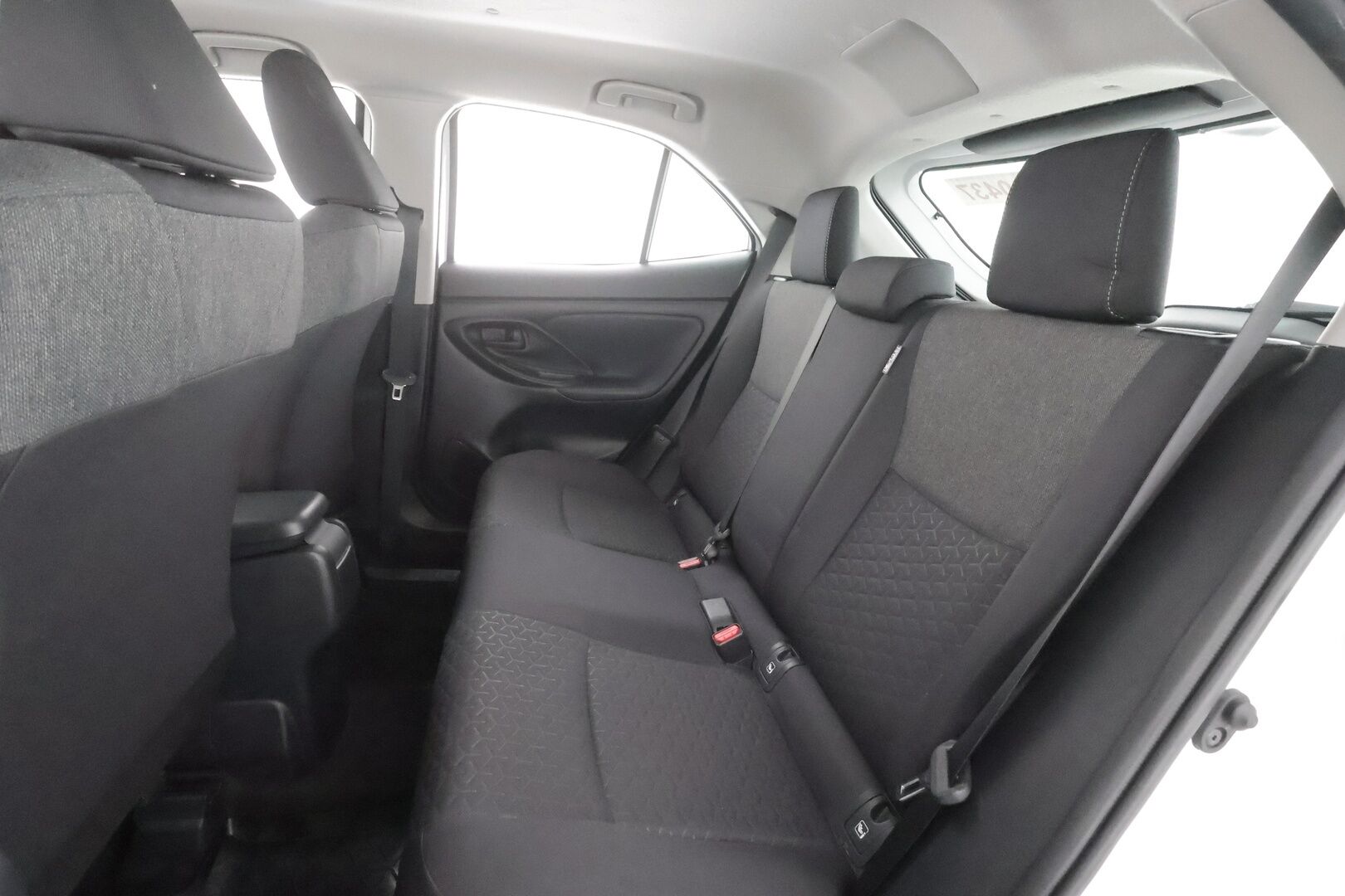 TOYOTA YARIS CROSS 2023 1,5 Hybrid AWD-i Active Business - | ACC | LTA | Lohko + sisälämmitin | P.kamera | Apple & Android | BT | Lämm. ratti | Aut. pitkät | Aut. ilmastointi | 2x renkaat aluin | 
