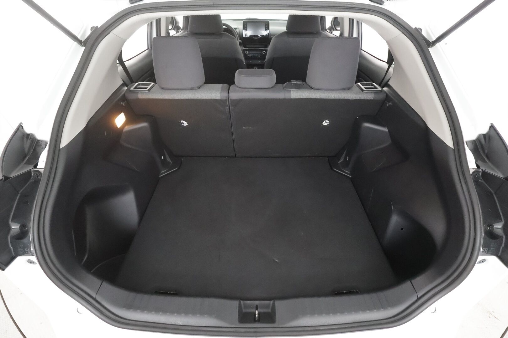 TOYOTA YARIS CROSS 2023 1,5 Hybrid AWD-i Active Business - | ACC | LTA | Lohko + sisälämmitin | P.kamera | Apple & Android | BT | Lämm. ratti | Aut. pitkät | Aut. ilmastointi | 2x renkaat aluin | 