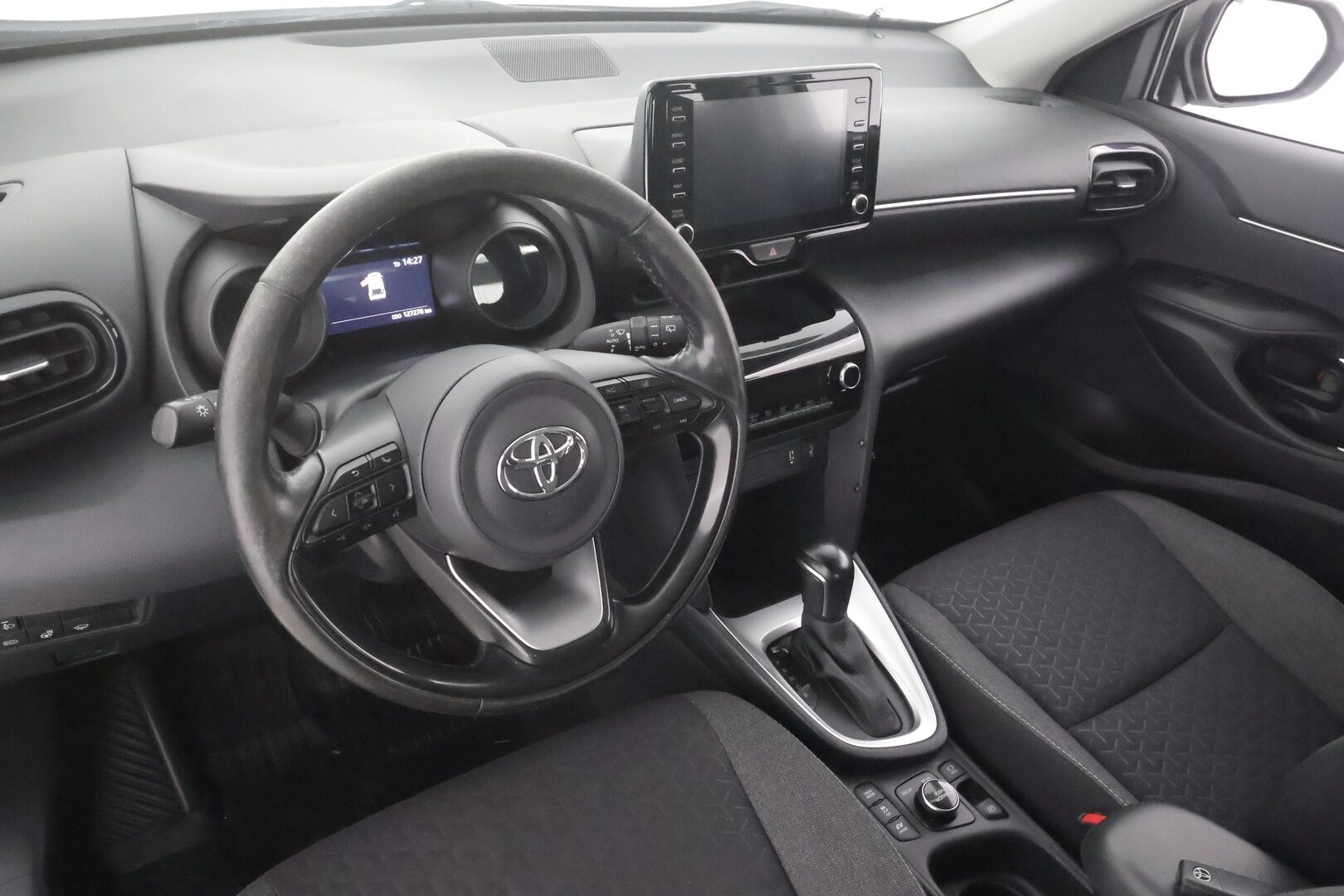 TOYOTA YARIS CROSS 2023 1,5 Hybrid AWD-i Active Business - | ACC | LTA | Lohko + sisälämmitin | P.kamera | Apple & Android | BT | Lämm. ratti | Aut. pitkät | Aut. ilmastointi | 2x renkaat aluin | 