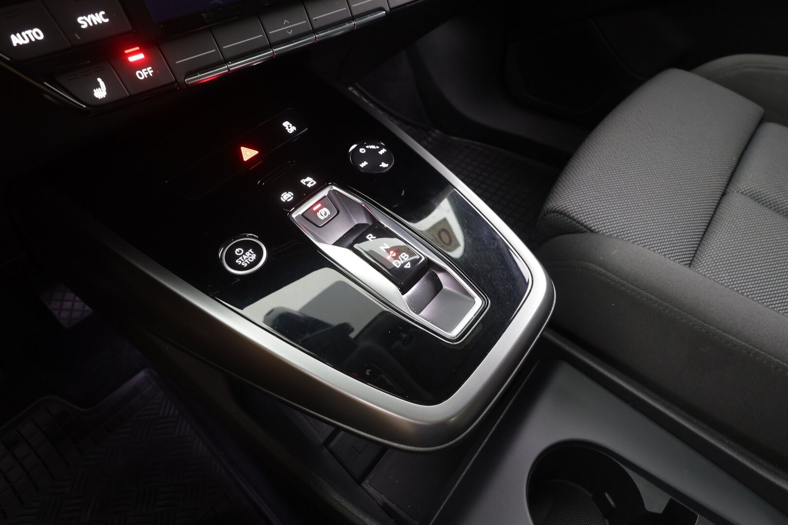 AUDI Q4 E-TRON 2022 50 e-tron quattro - | ACC | ILP | SONOS | Sporttipenkit | P.kamera | Ambient light | Sähk. takaluukku | Kaistavahti | LED | Apple & Android | 2x renkaat aluin | 