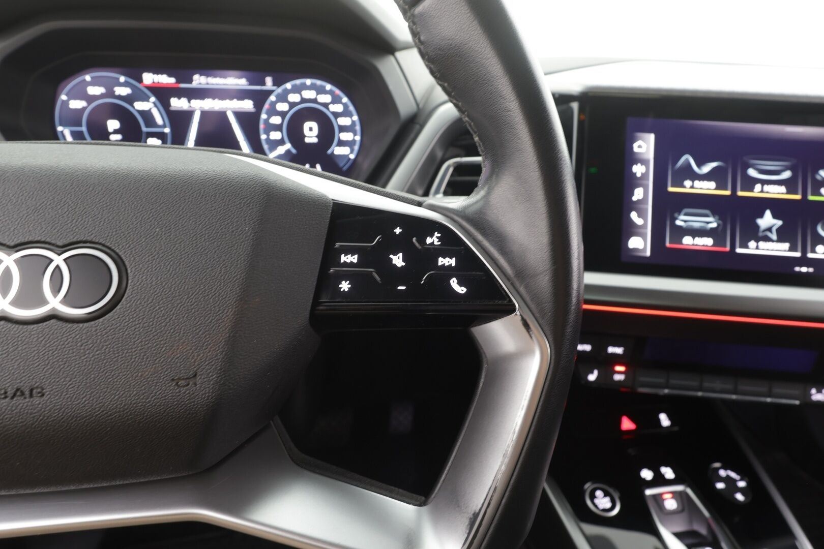 AUDI Q4 E-TRON 2022 50 e-tron quattro - | ACC | ILP | SONOS | Sporttipenkit | P.kamera | Ambient light | Sähk. takaluukku | Kaistavahti | LED | Apple & Android | 2x renkaat aluin | 