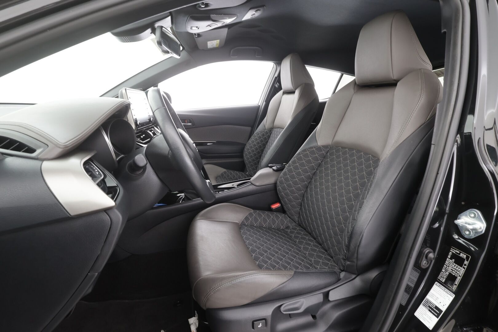 Toyota C-HR 2021 2,0 Hybrid Premium - | ACC | Koukku | JBL | Puolinahat | LED | P.kamera ja tutkat | Navi | Keyless | Apple & Android | BSM | Lane Assist | Merkkihuollot | 