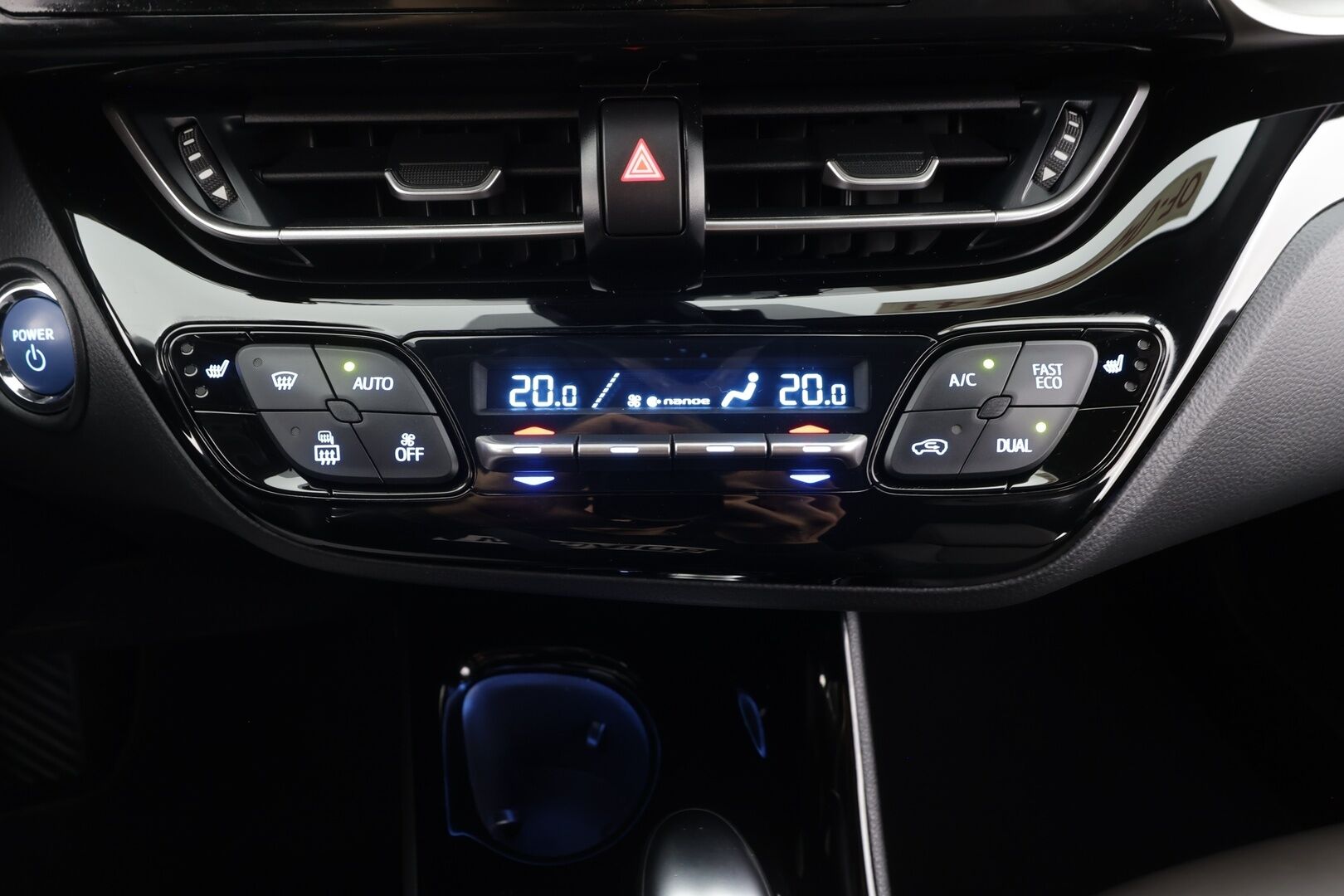 Toyota C-HR 2021 2,0 Hybrid Premium - | ACC | Koukku | JBL | Puolinahat | LED | P.kamera ja tutkat | Navi | Keyless | Apple & Android | BSM | Lane Assist | Merkkihuollot | 